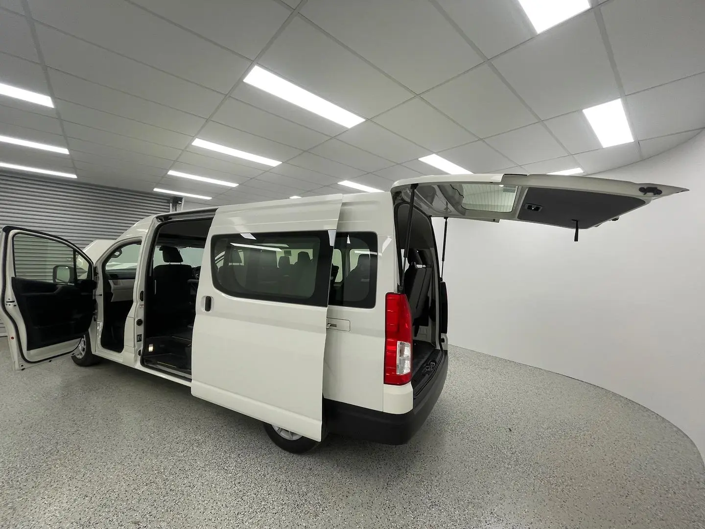 2019 Toyota Hiace Gallery Image 9