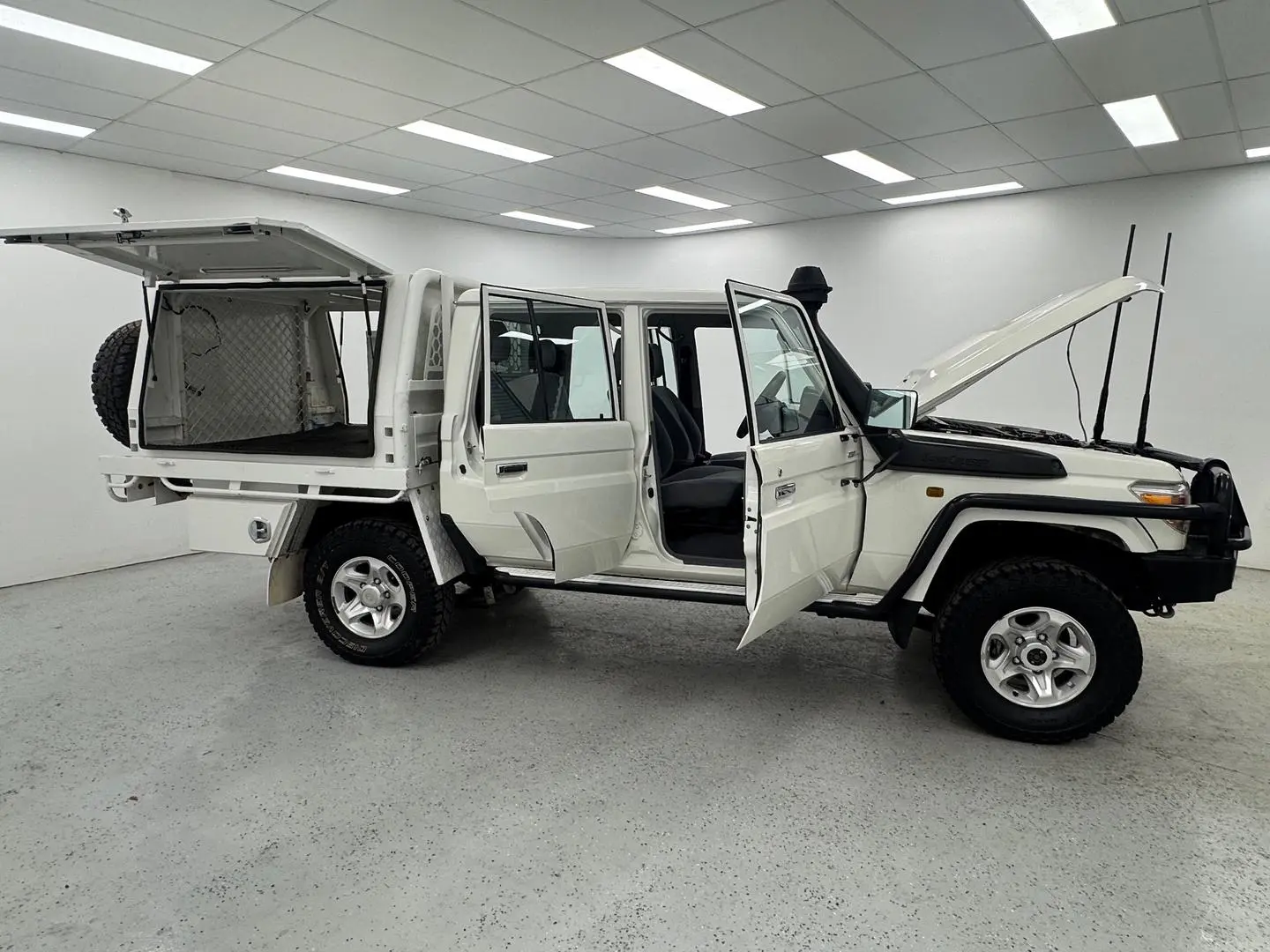 2020 Toyota Landcruiser Gallery Image 8