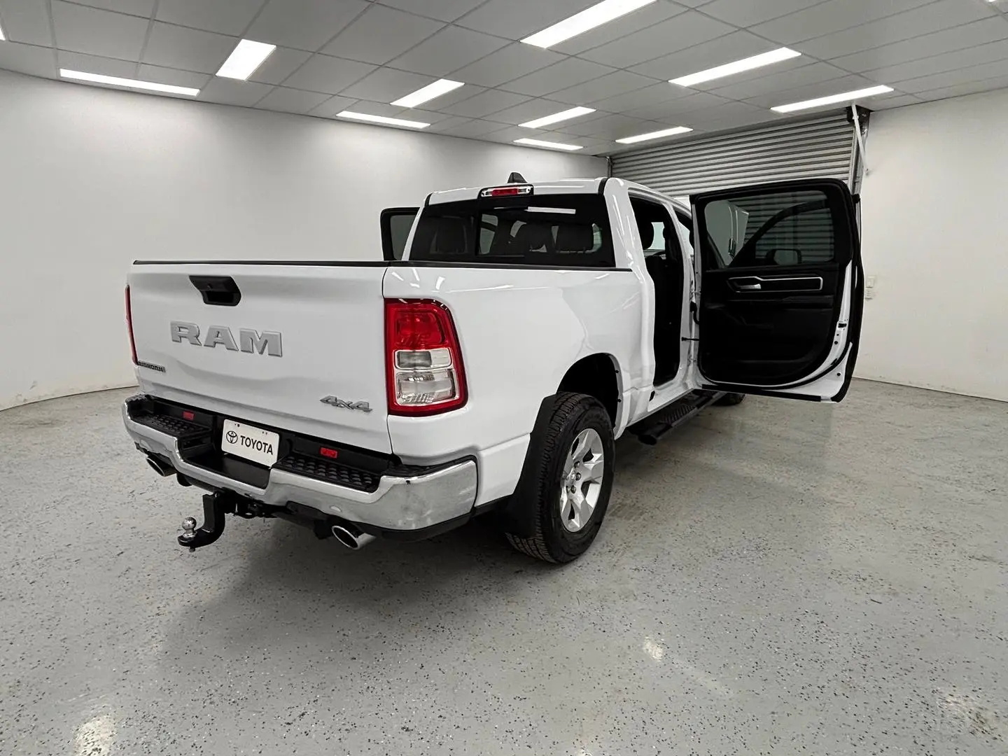 2023 RAM 1500 Gallery Image 10
