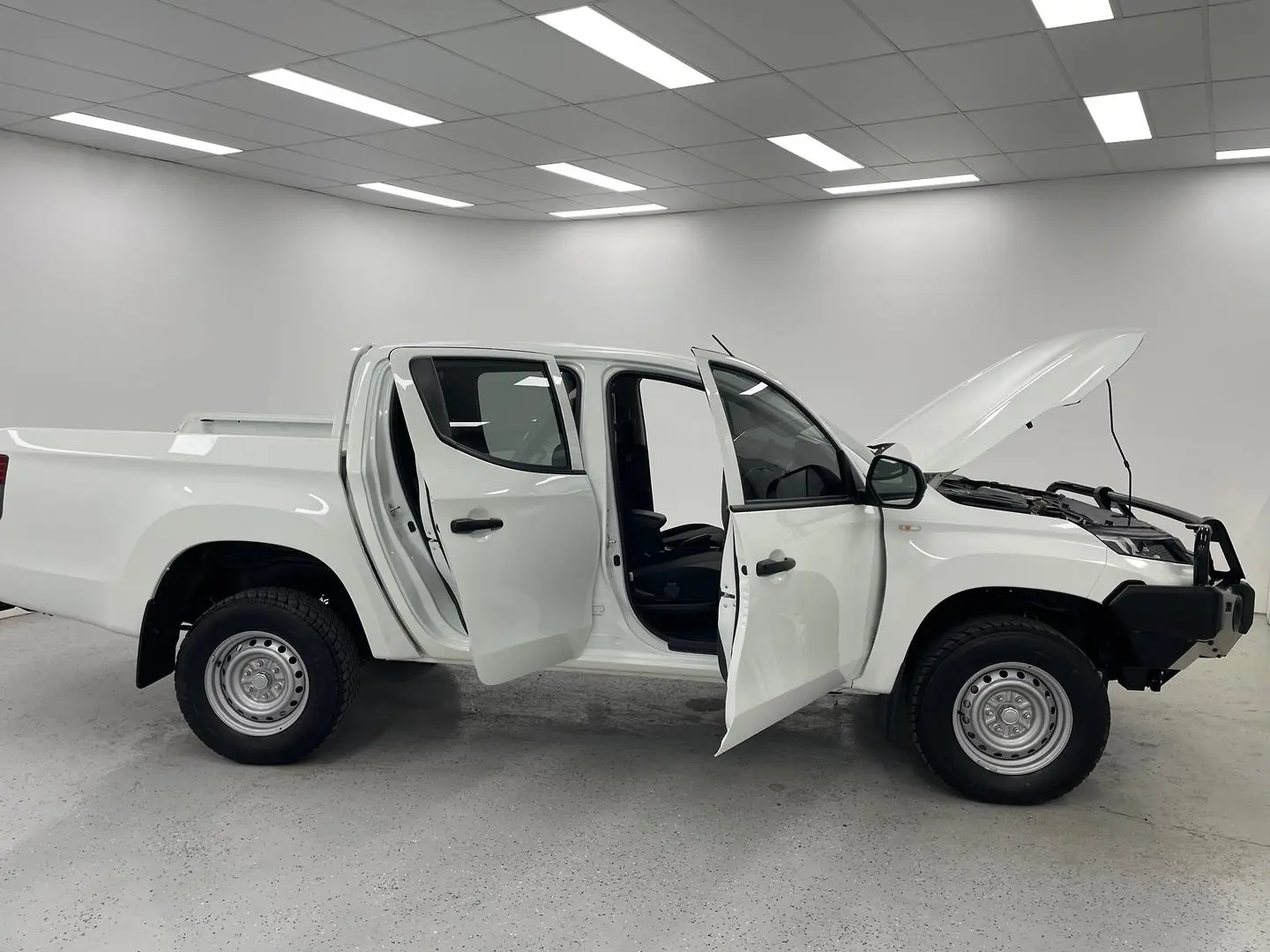 2022 Mitsubishi Triton Gallery Image 9