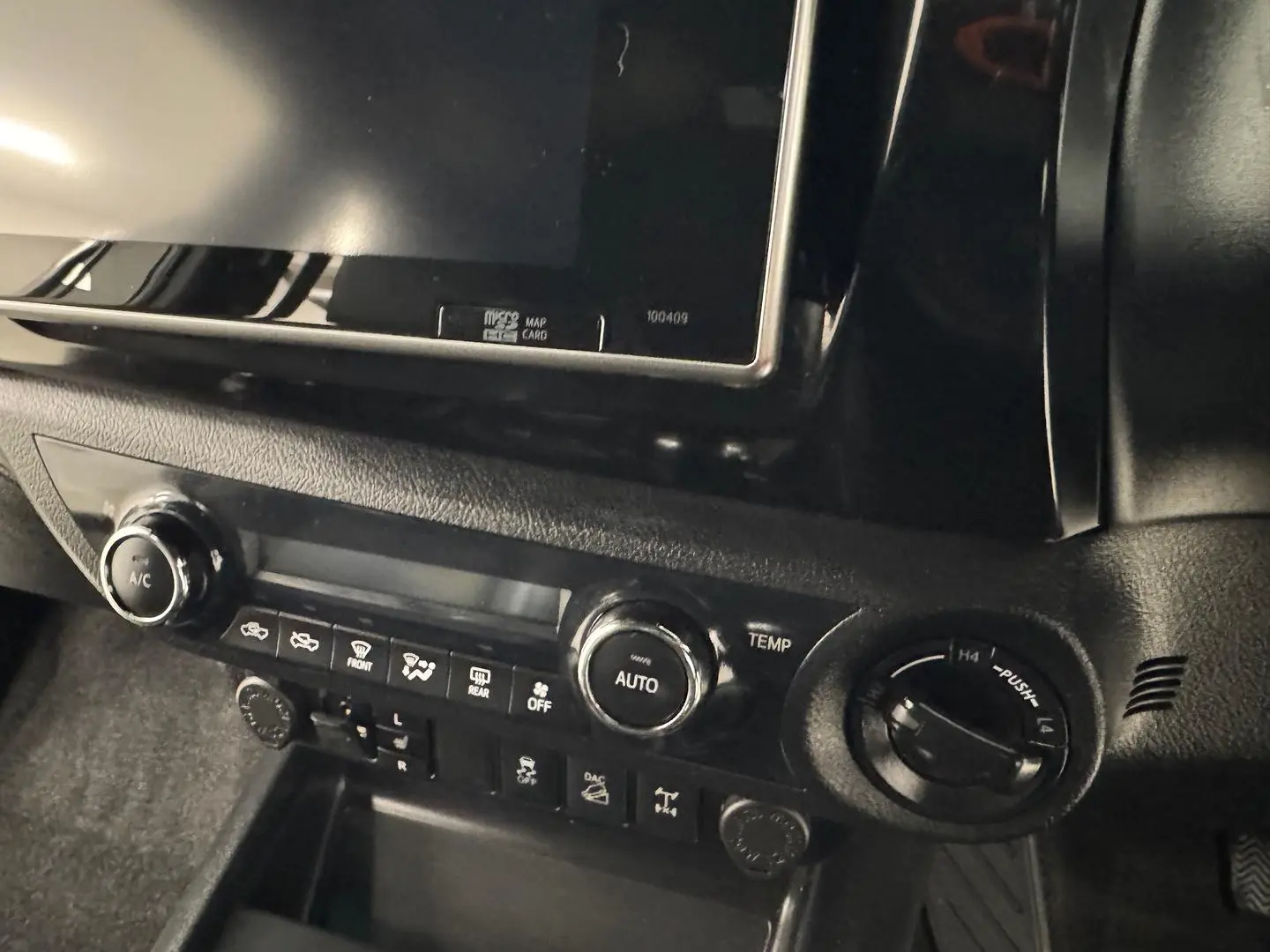 2019 Toyota Hilux Gallery Image 21