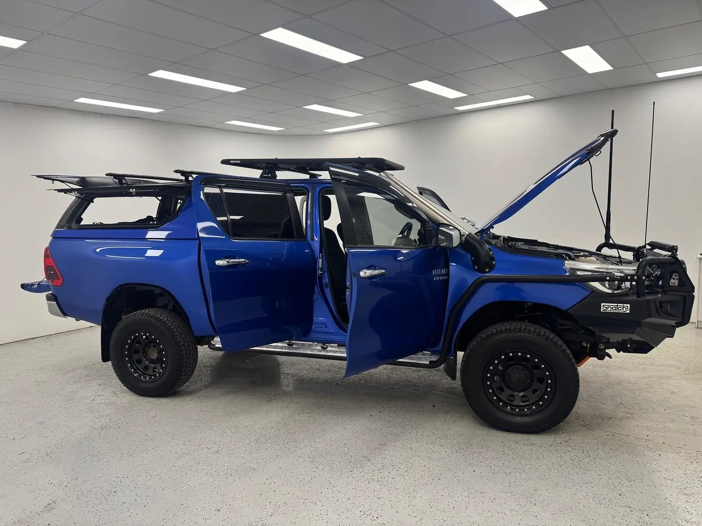 2016 Toyota Hilux Gallery Image 8