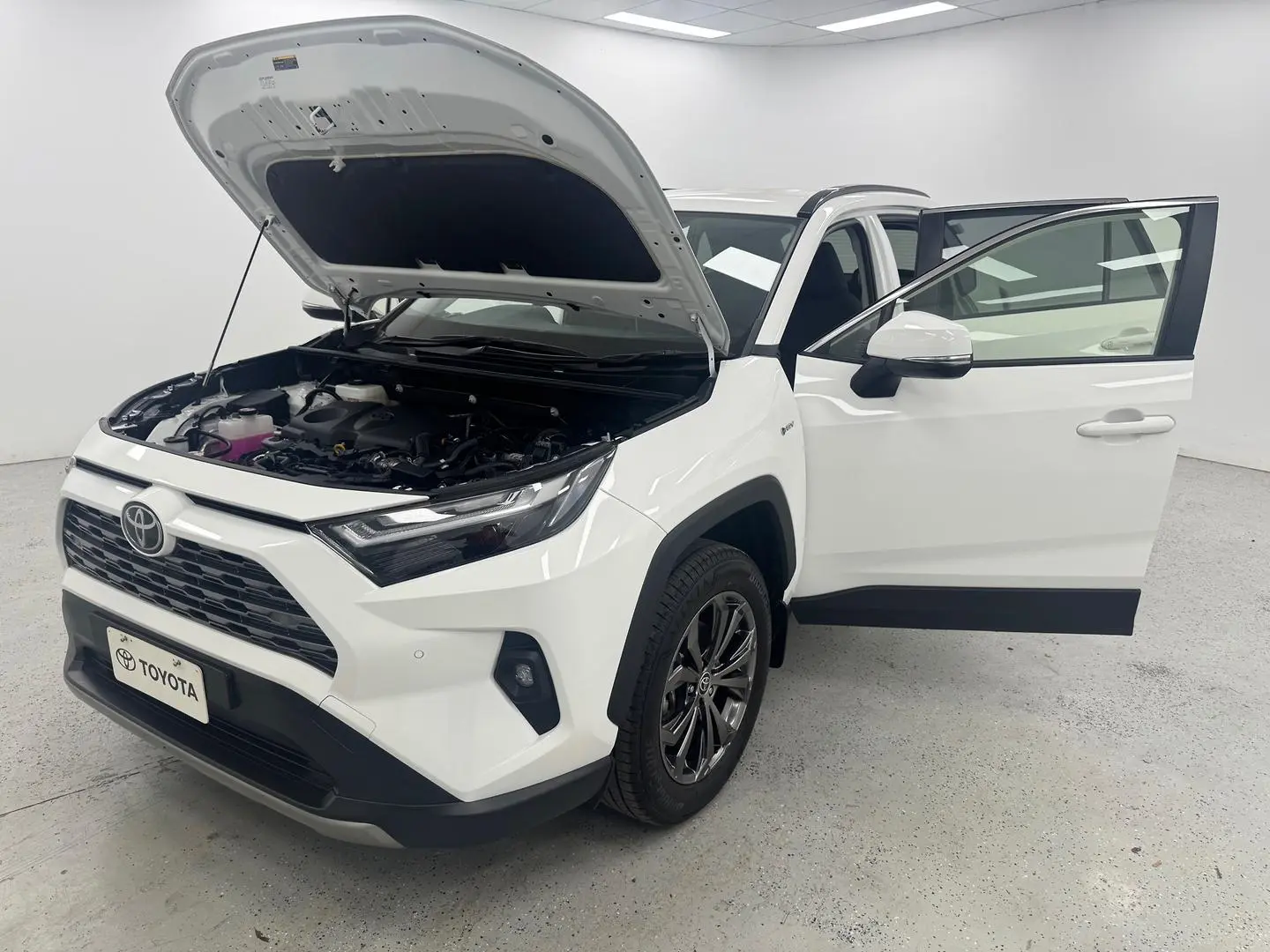 2024 Toyota RAV4 Gallery Image 12