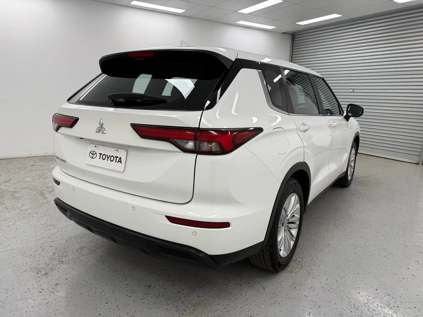 2022 Mitsubishi Outlander Gallery Image 3