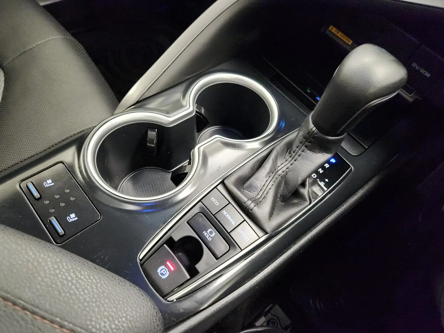 2020 Toyota Camry Gallery Image 34