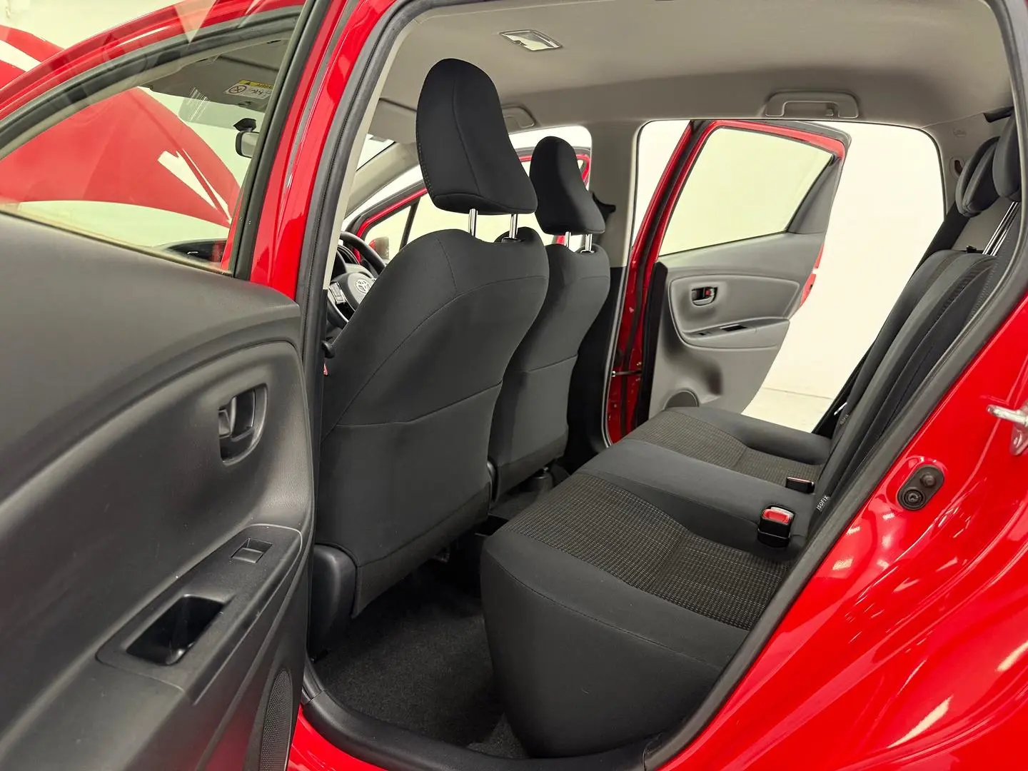 2017 Toyota Yaris Gallery Image 11