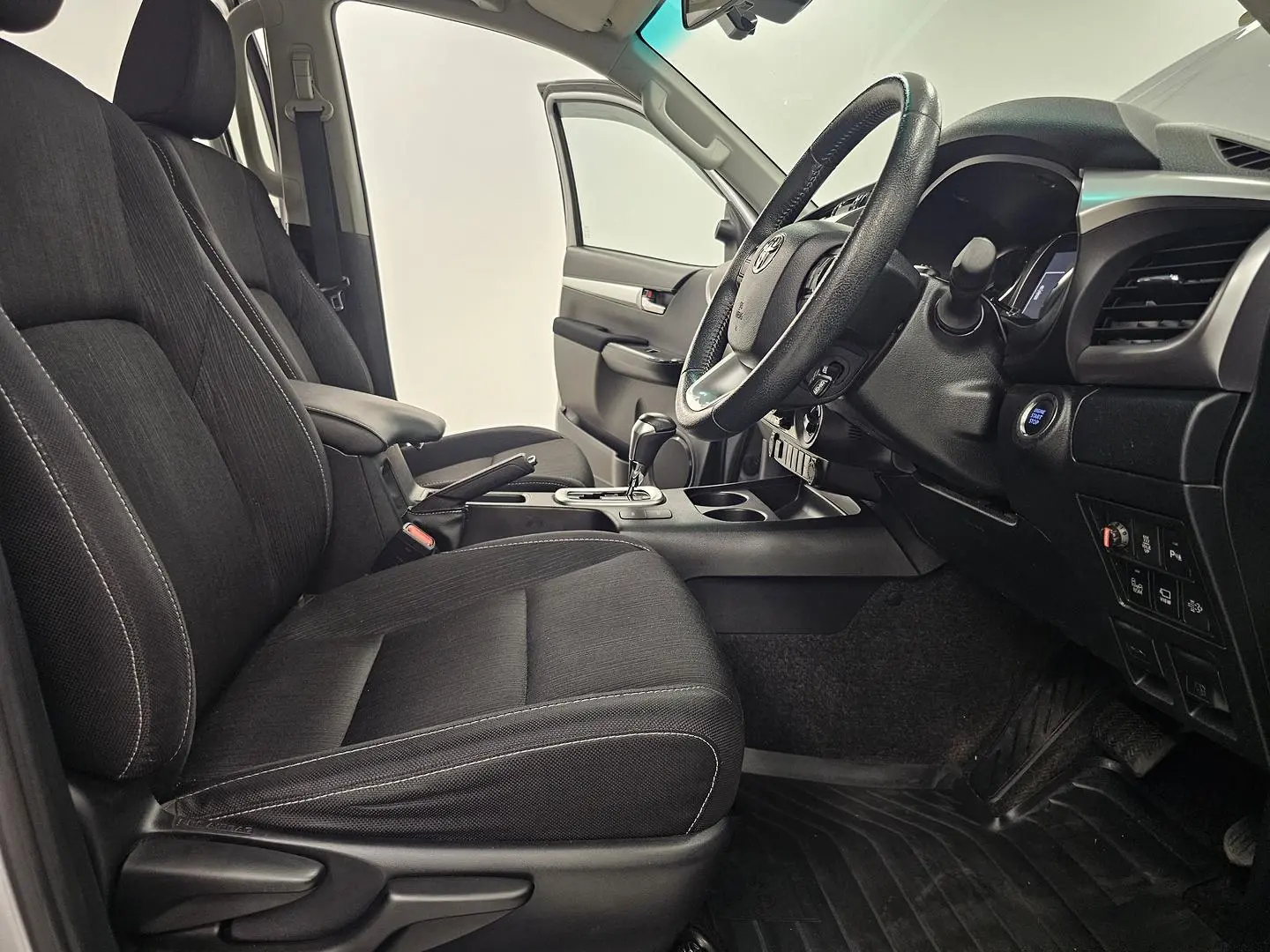 2023 Toyota Hilux Gallery Image 23