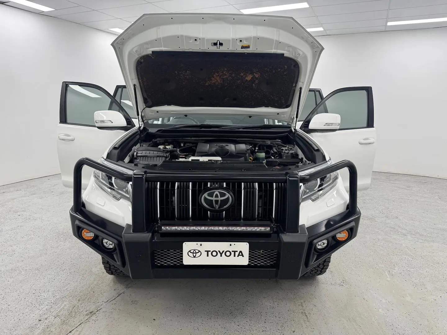 2020 Toyota Landcruiser Prado Gallery Image 13