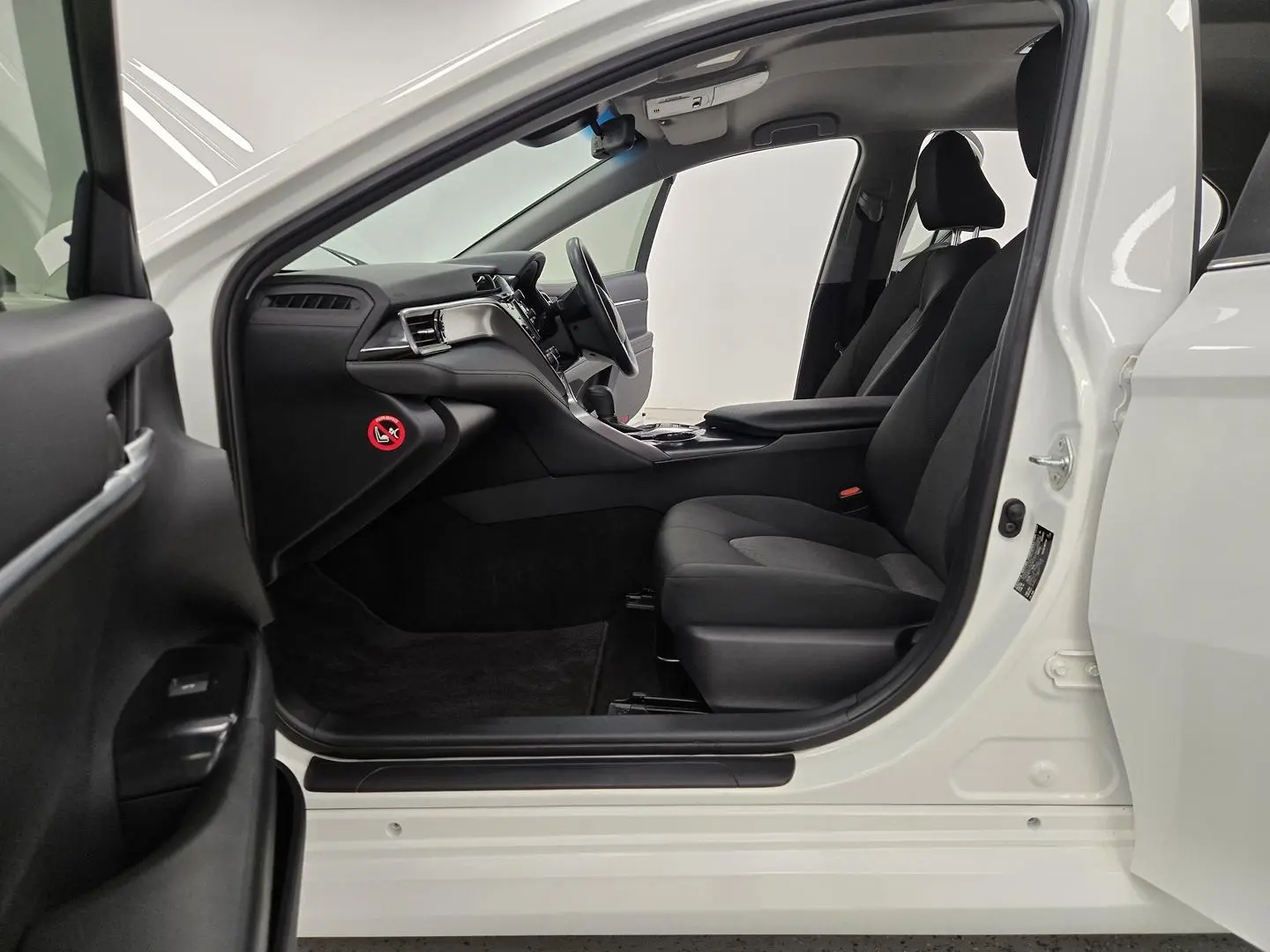 2019 Toyota Camry Gallery Image 18