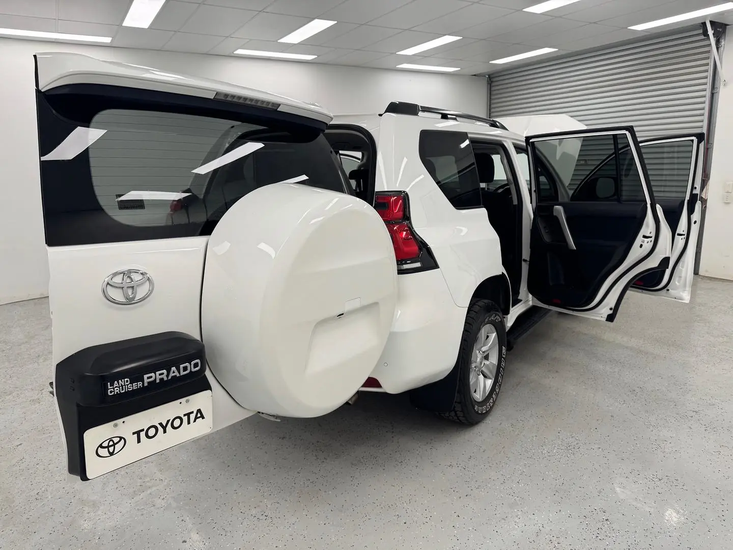2020 Toyota Landcruiser Prado Gallery Image 9