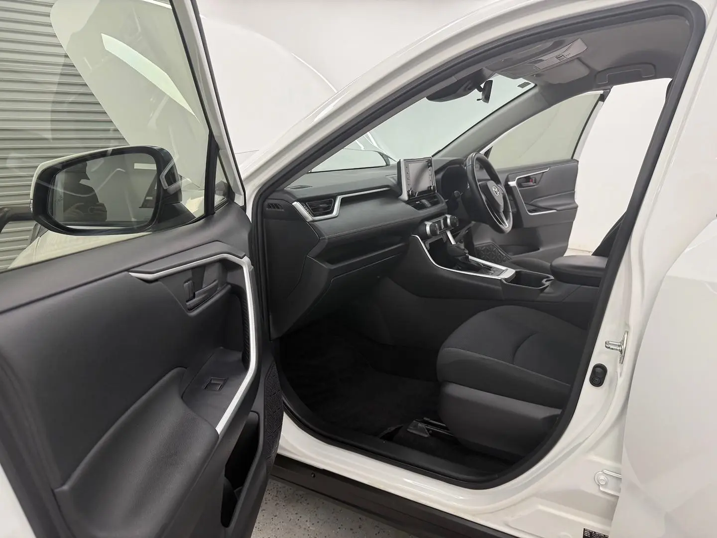 2022 Toyota RAV4 Gallery Image 9