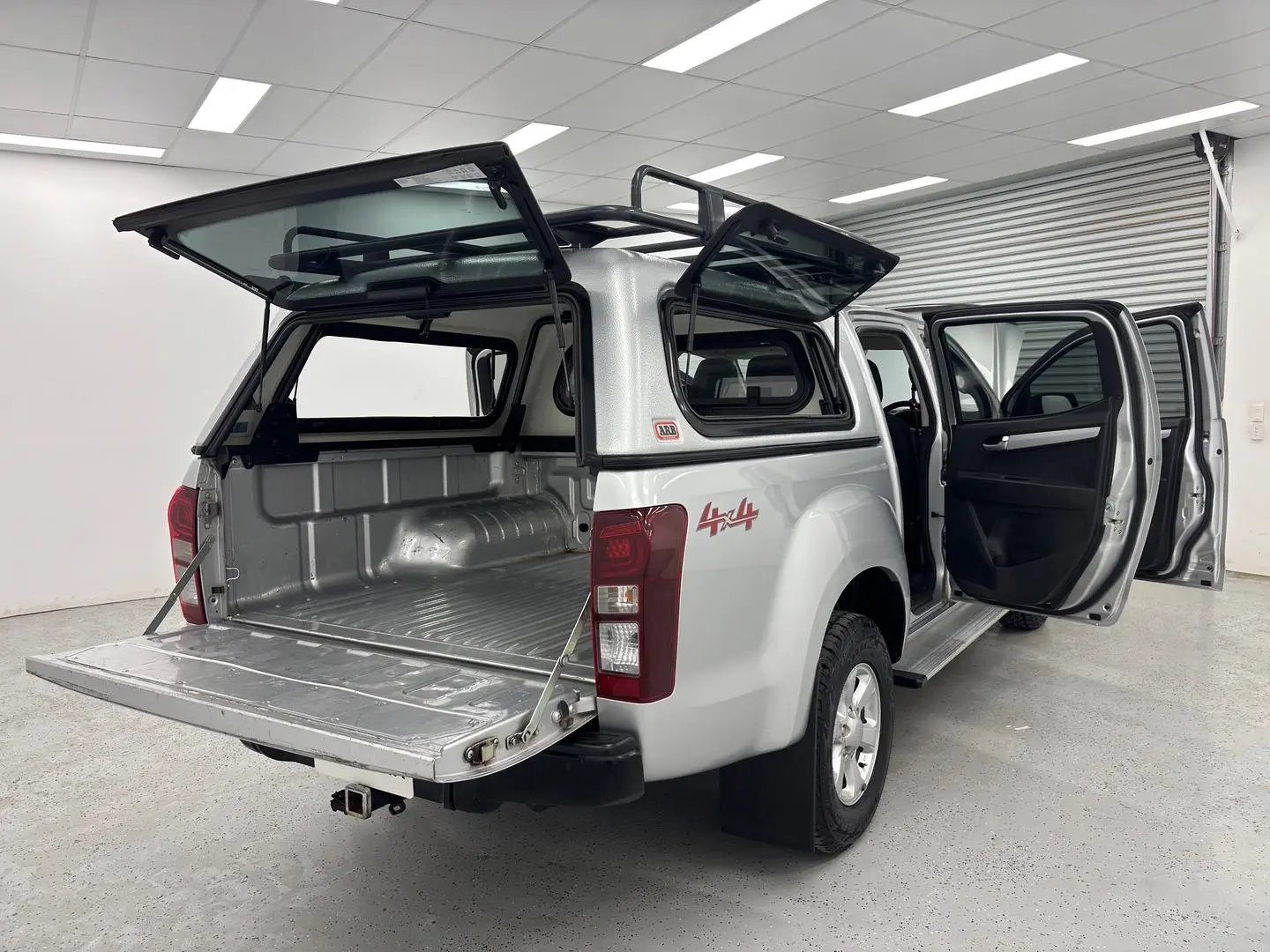 2017 Isuzu D-MAX Gallery Image 10