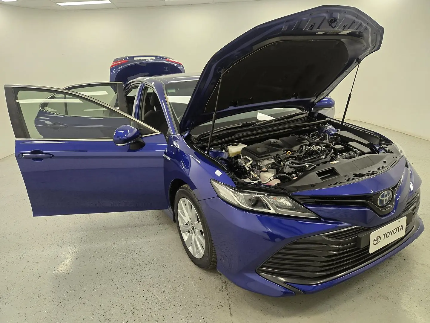 2020 Toyota Camry Gallery Image 8