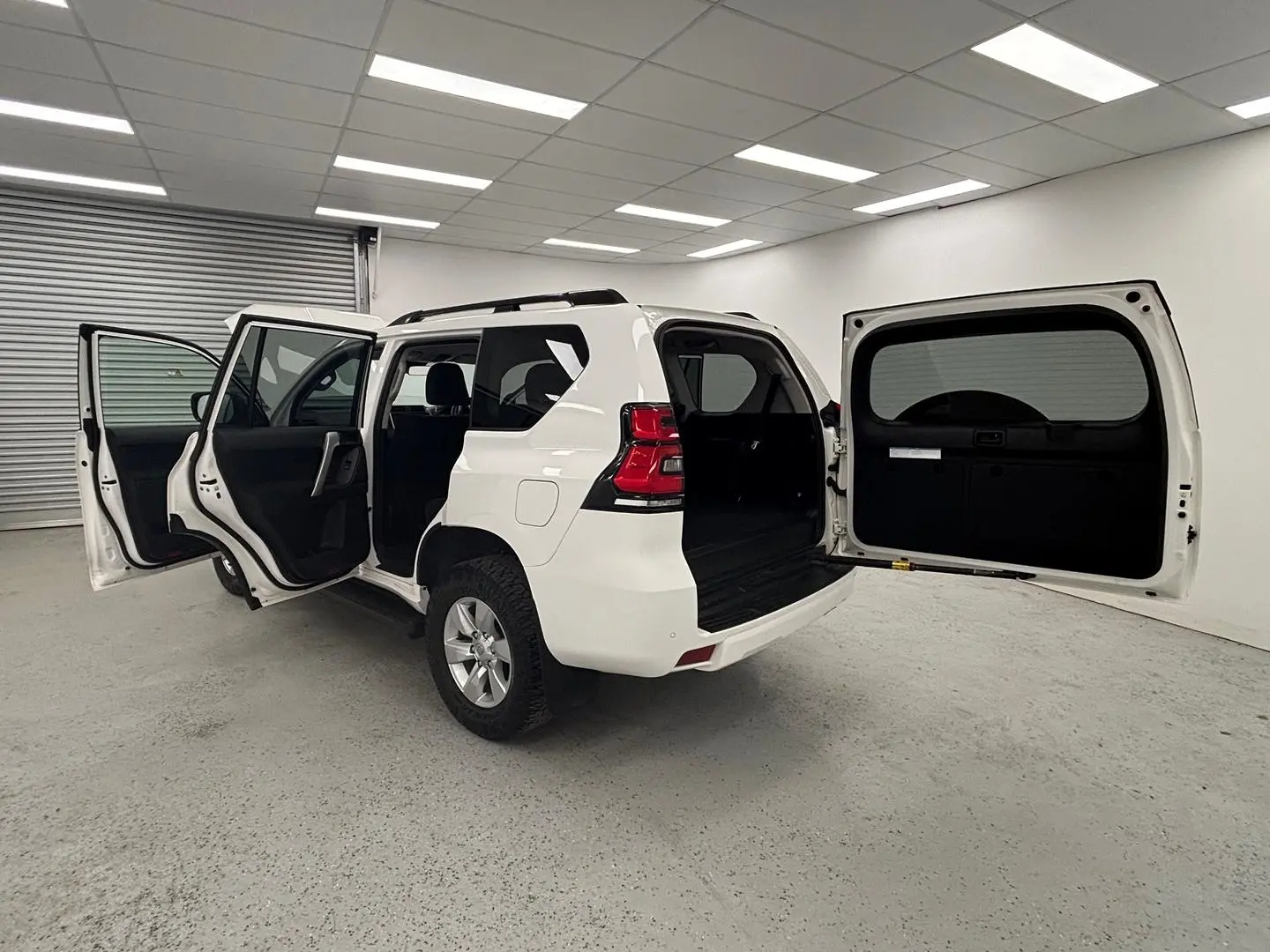 2023 Toyota Landcruiser Prado Gallery Image 14