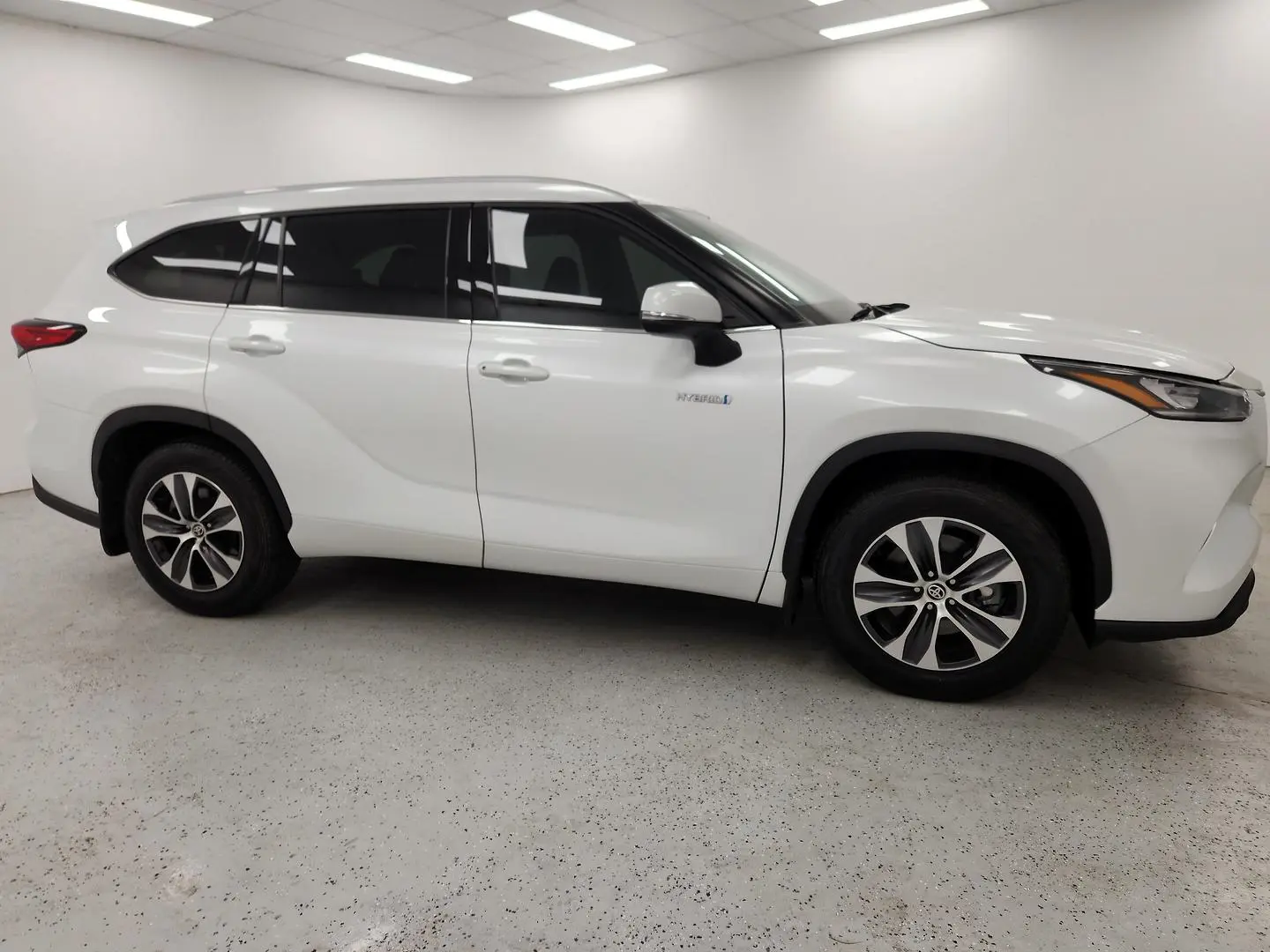 2022 Toyota Kluger Gallery Image 2