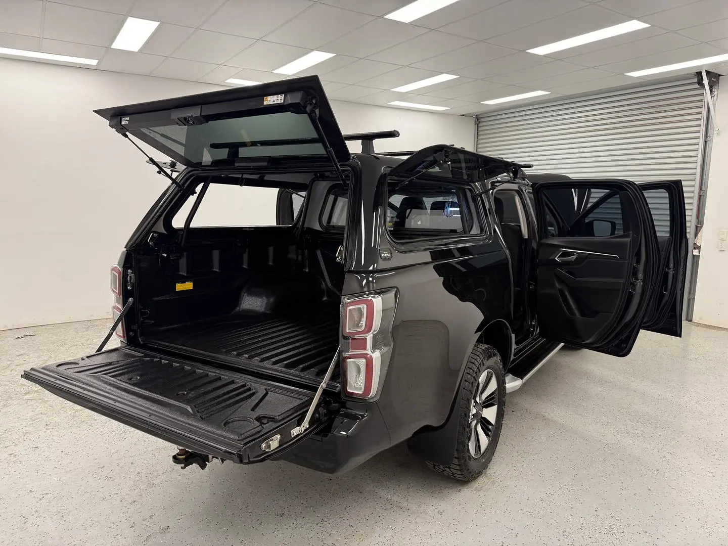 2022 Isuzu D-MAX Gallery Image 16