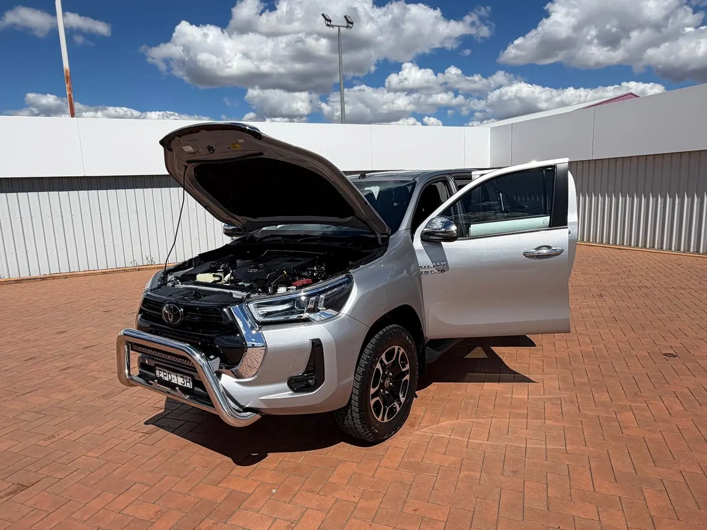 2021 Toyota Hilux Gallery Image 11