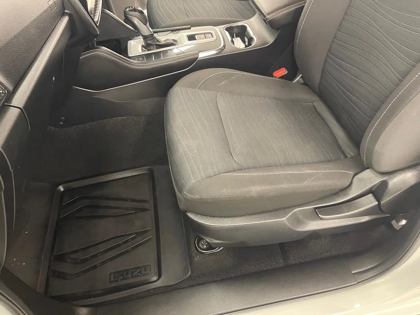 2021 Isuzu MU-X Gallery Image 17