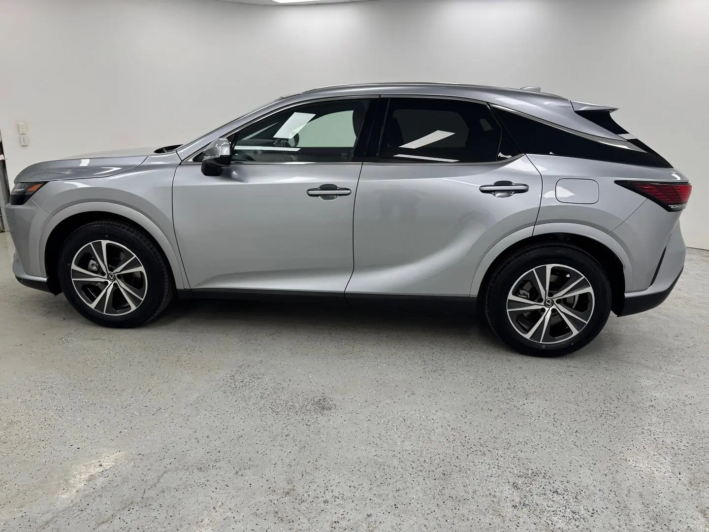 2023 Lexus RX Gallery Image 5