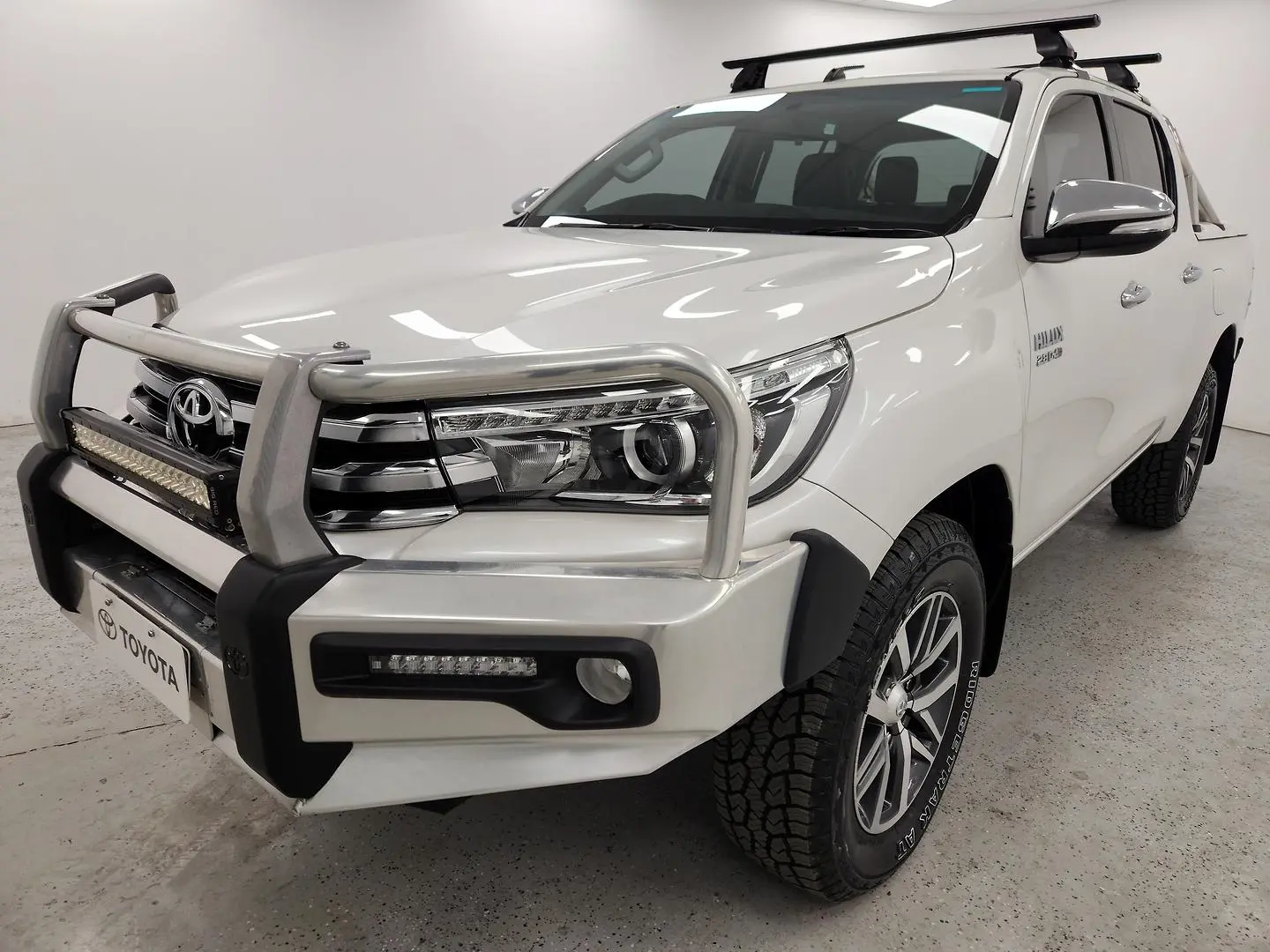 2017 Toyota Hilux Gallery Image 7