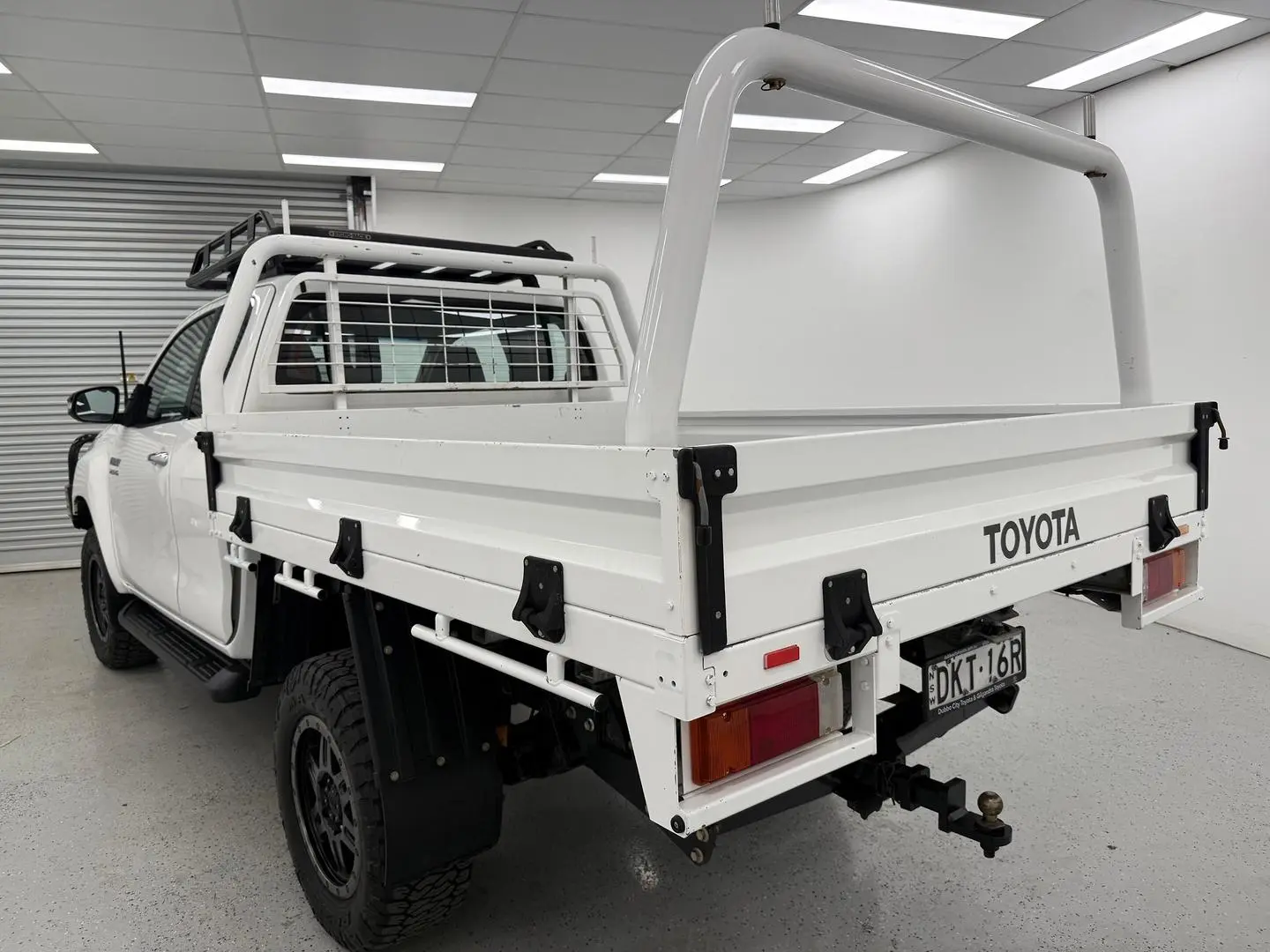 2016 Toyota Hilux Gallery Image 5