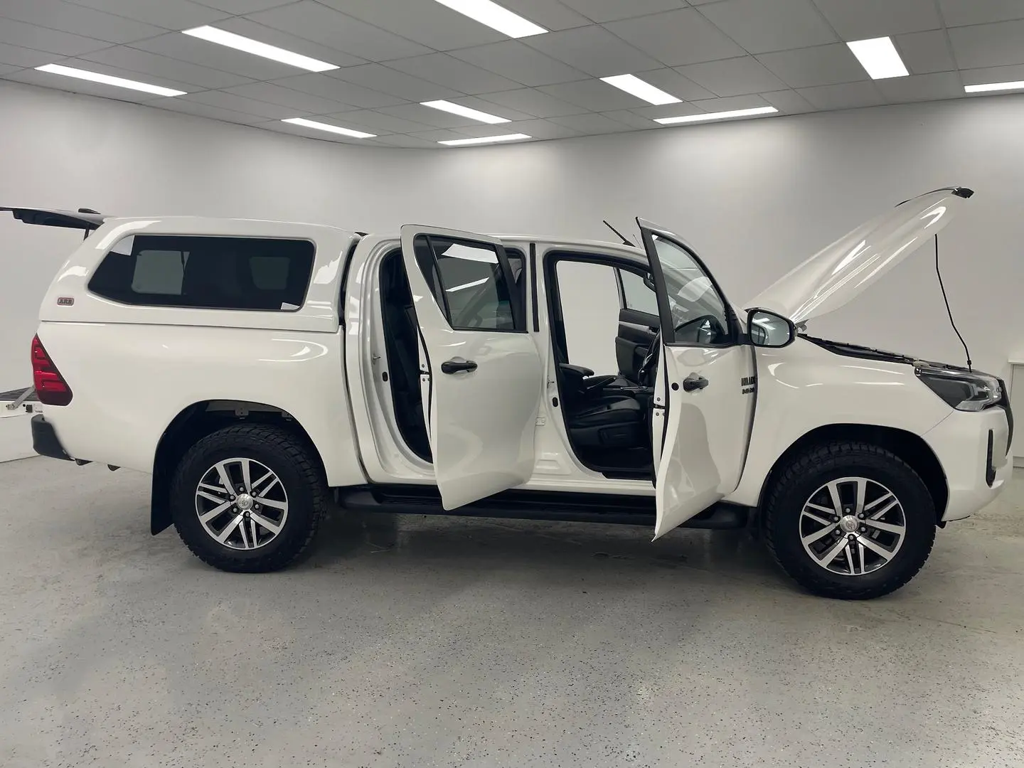 2021 Toyota Hilux Gallery Image 9