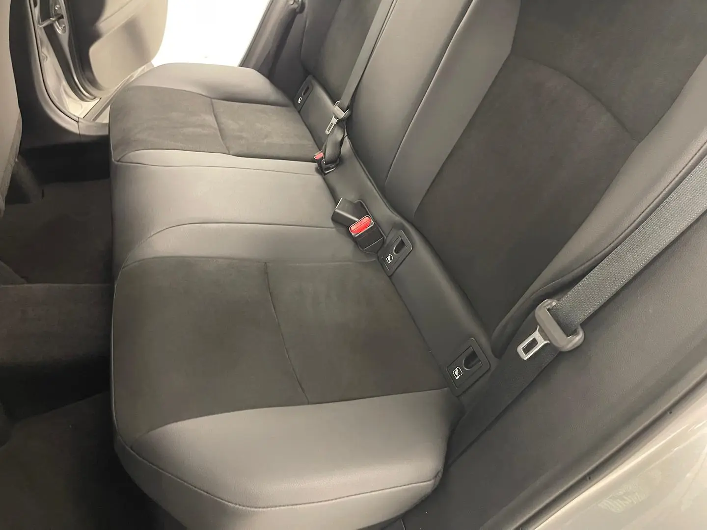 2025 Toyota C-HR Gallery Image 19