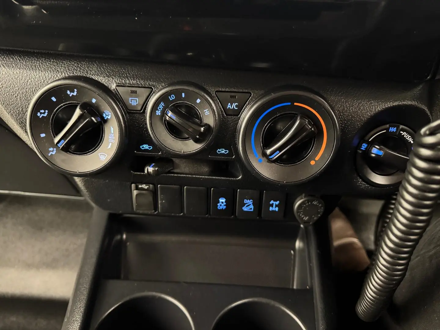 2020 Toyota Hilux Gallery Image 21