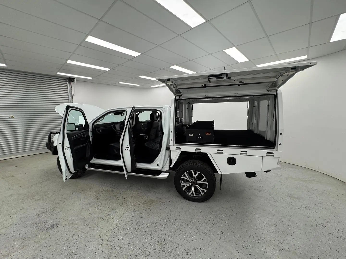 2024 Isuzu D-MAX Gallery Image 9
