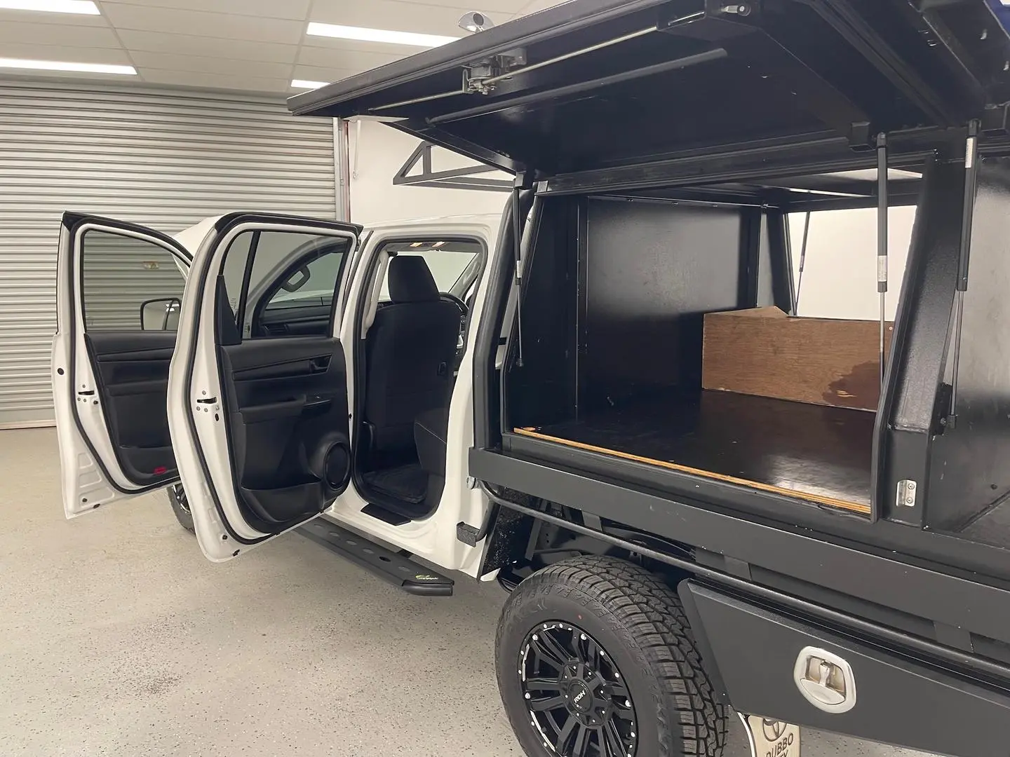 2025 Toyota Hilux Gallery Image 12