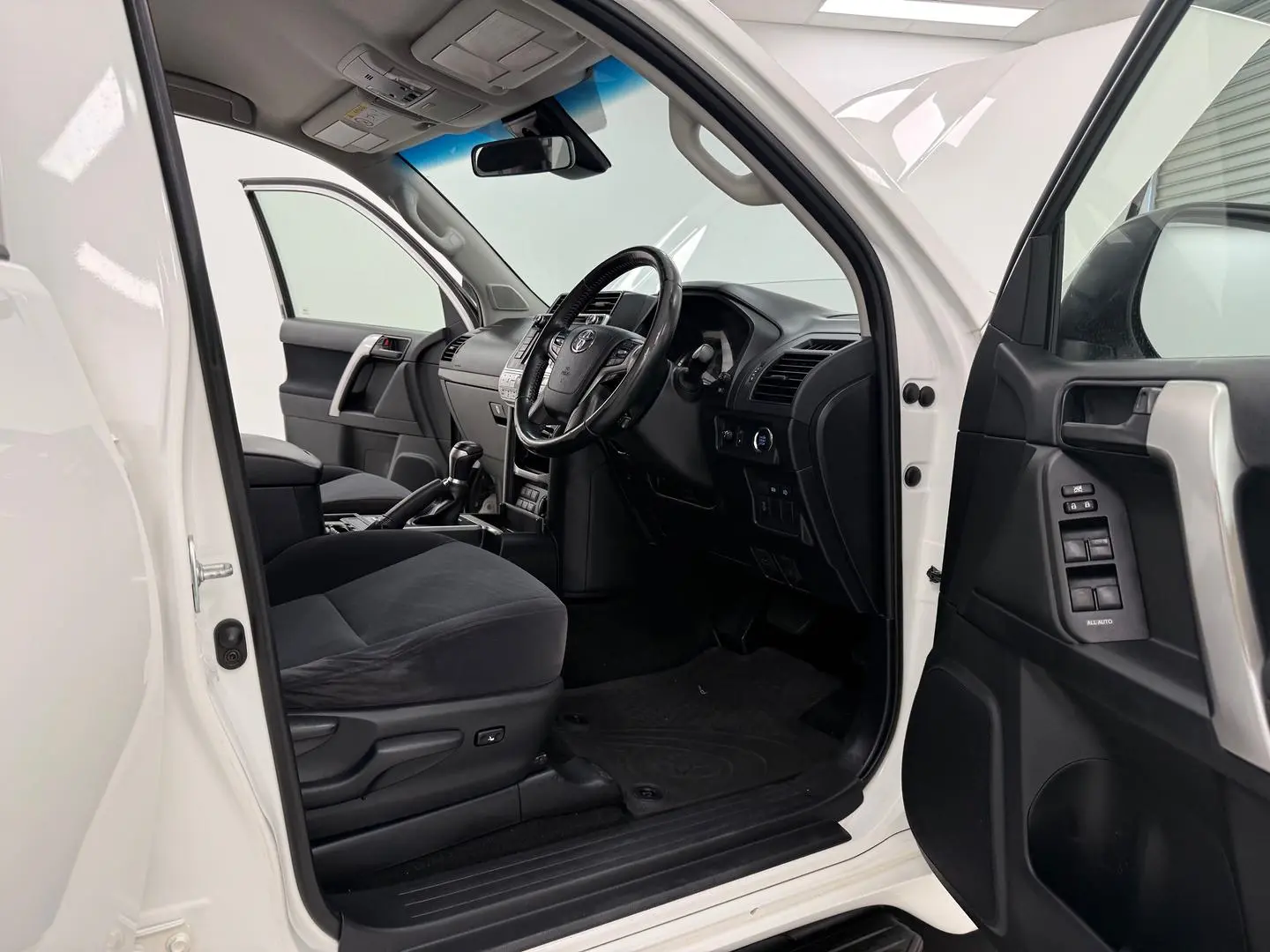 2020 Toyota Landcruiser Prado Gallery Image 20