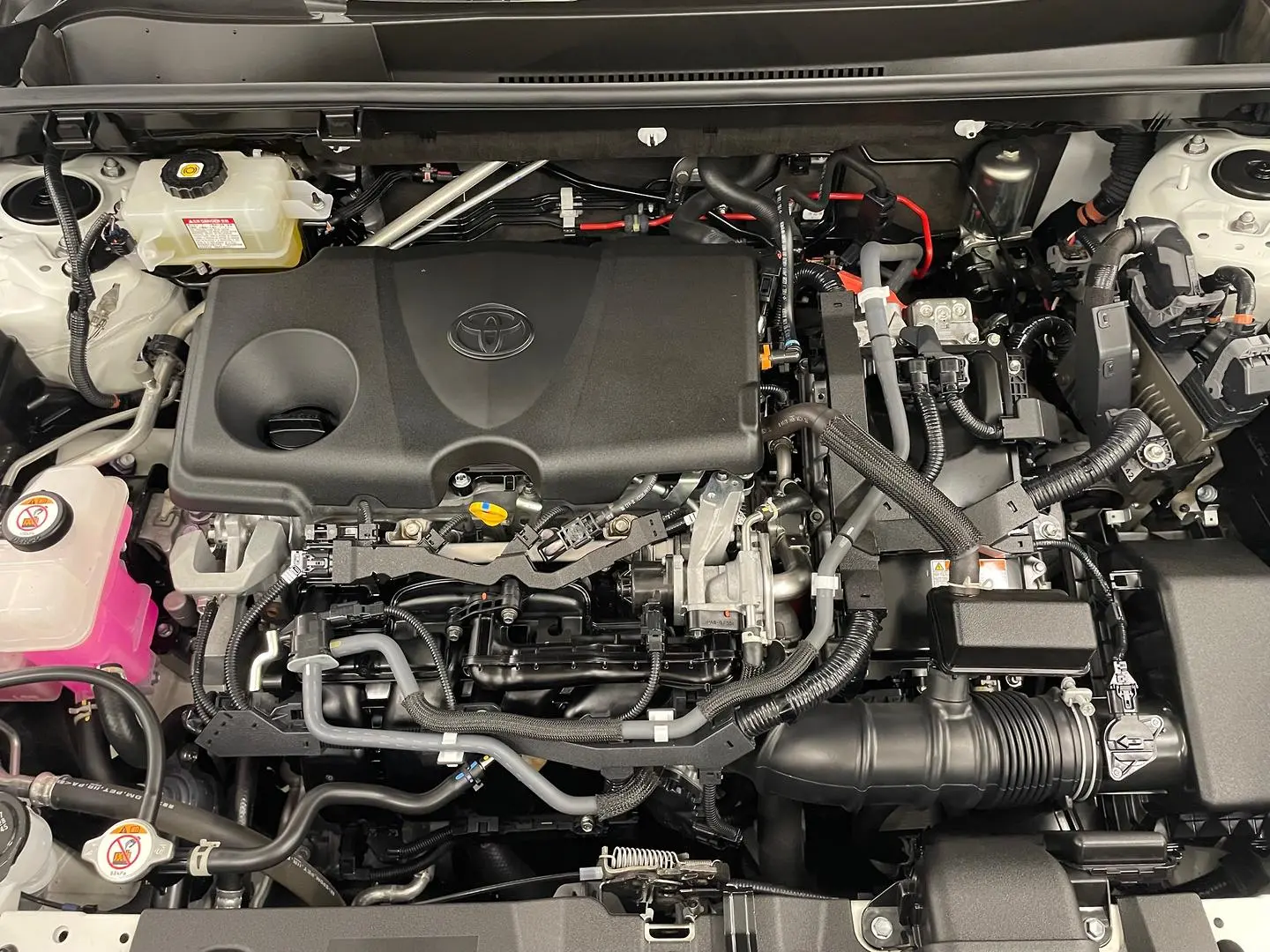 2020 Toyota RAV4 Gallery Image 16