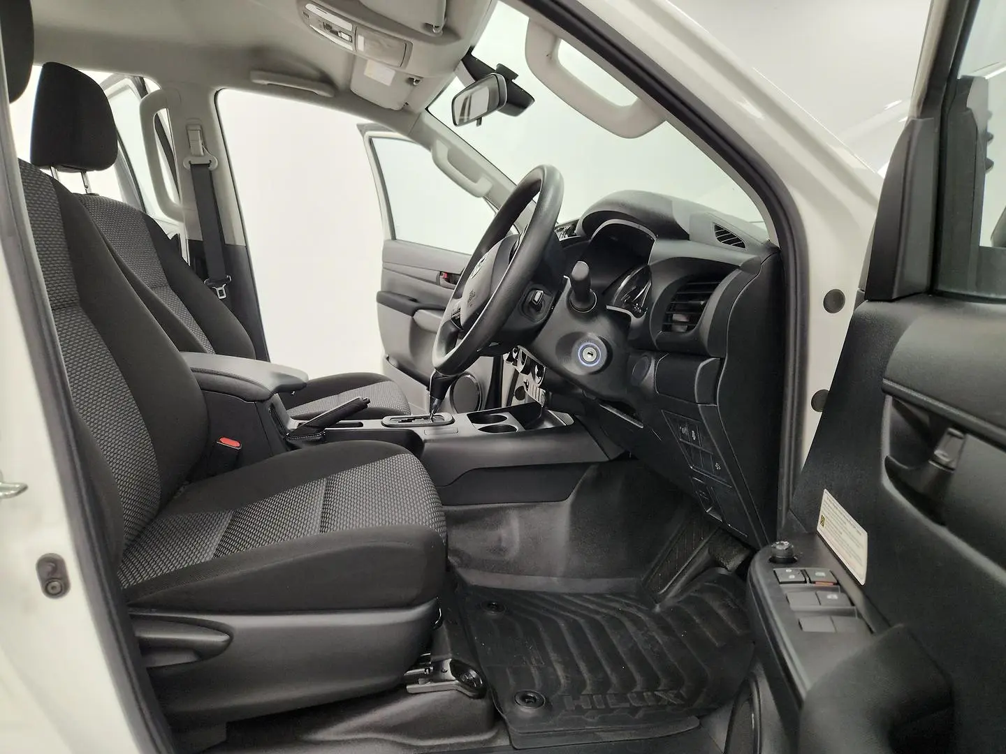 2021 Toyota Hilux Gallery Image 22