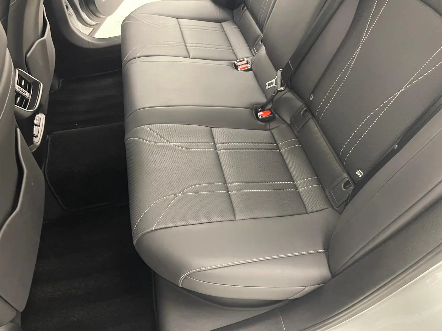 2021 Lexus ES Gallery Image 17