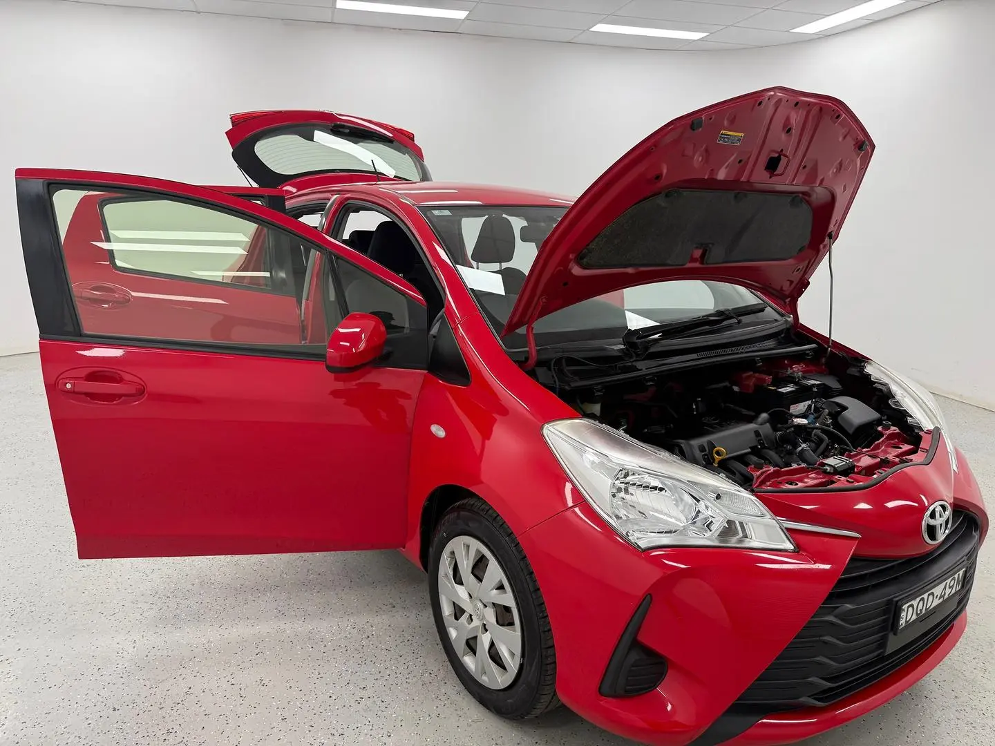 2017 Toyota Yaris Gallery Image 19