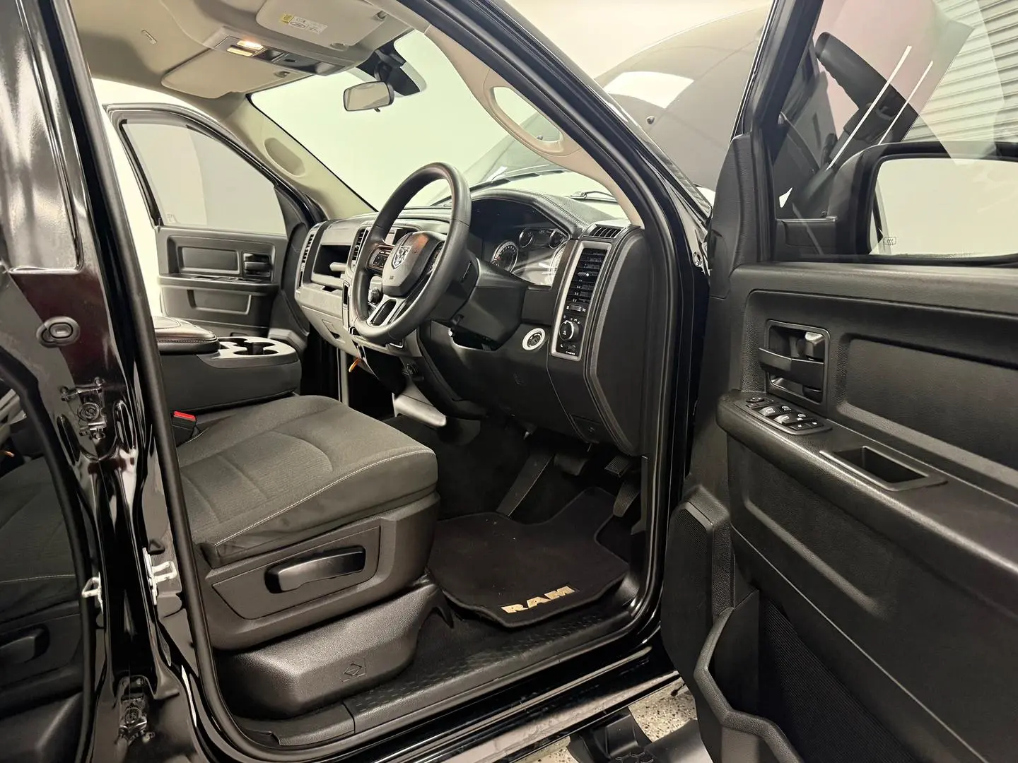 2021 RAM 1500 Gallery Image 18