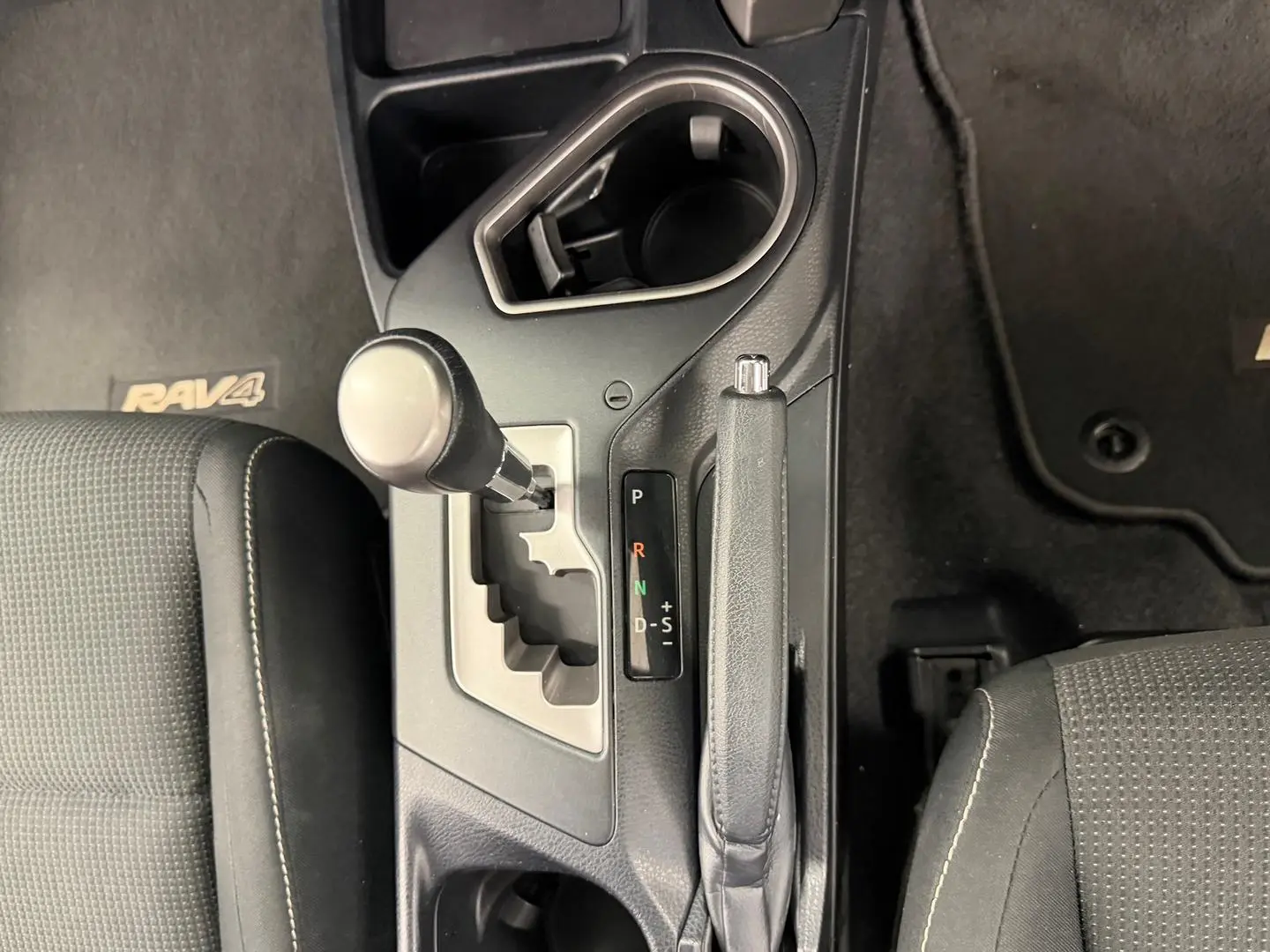 2018 Toyota RAV4 Gallery Image 25