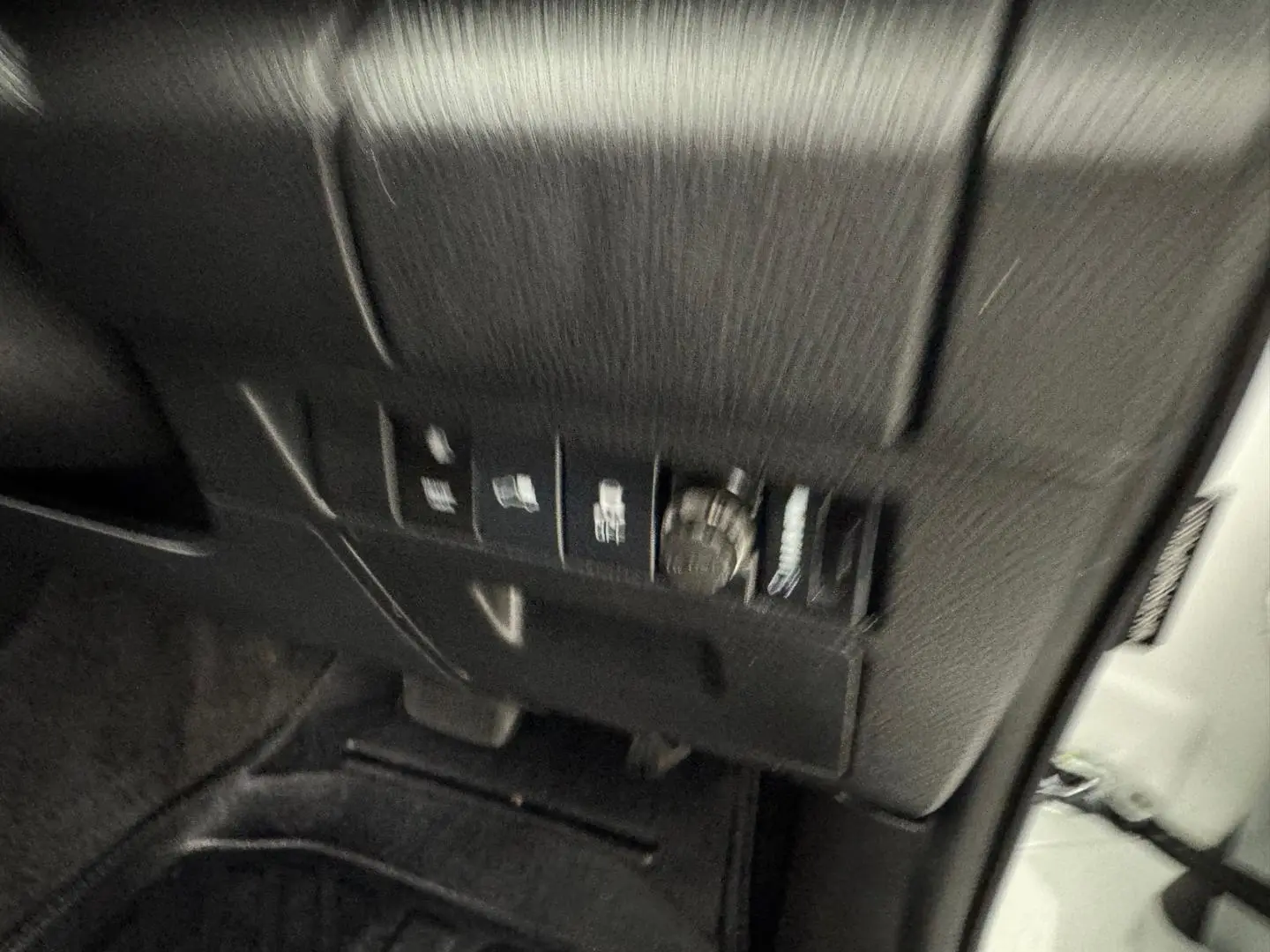 2024 Isuzu D-MAX Gallery Image 17