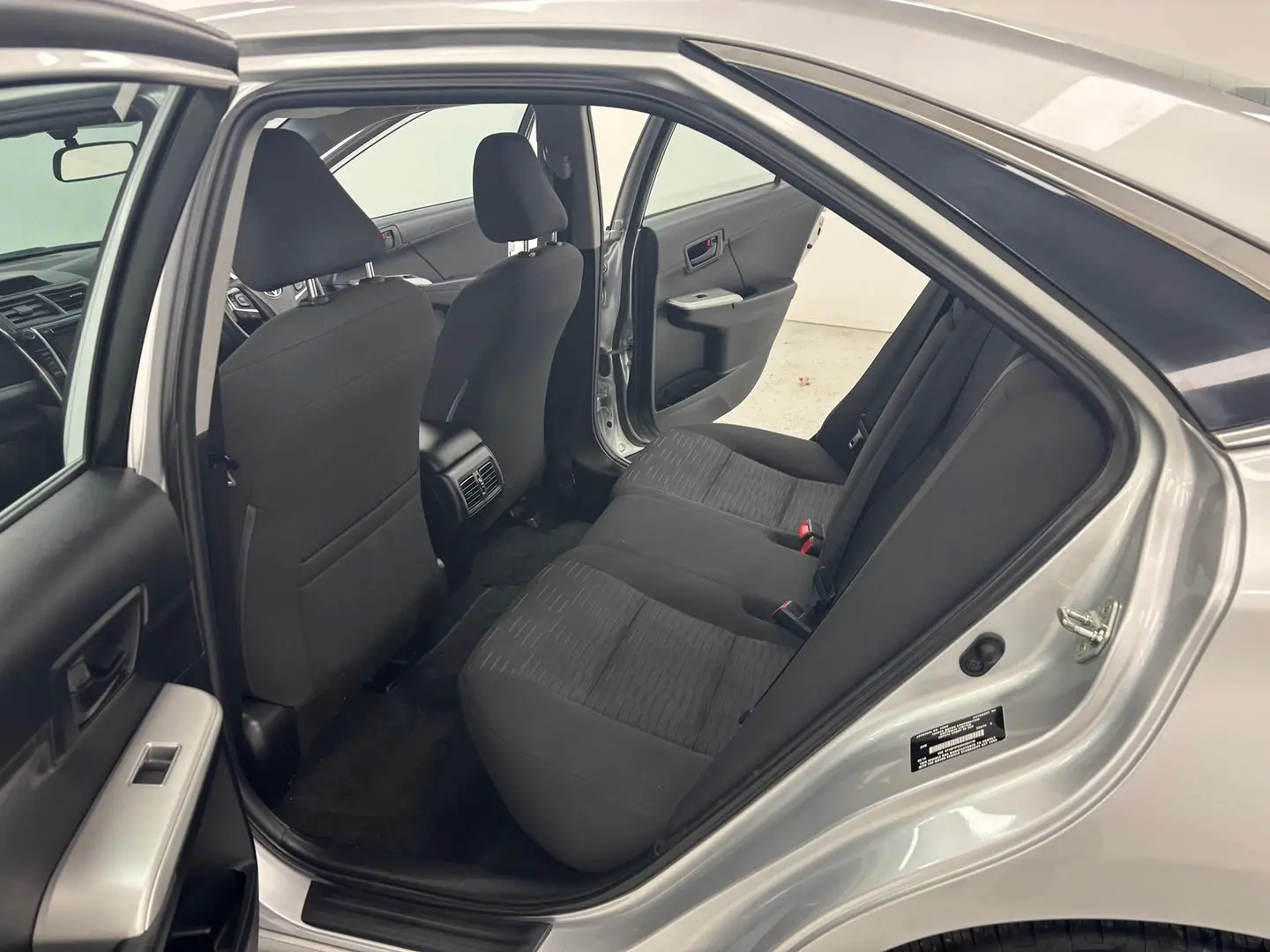 2016 Toyota Camry Gallery Image 17