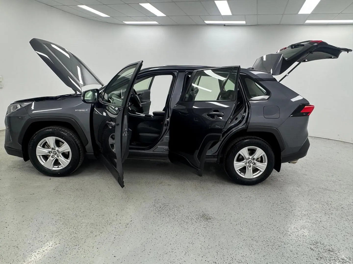 2019 Toyota RAV4 Gallery Image 11