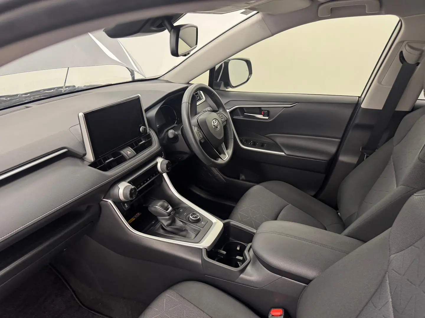 2024 Toyota RAV4 Gallery Image 26