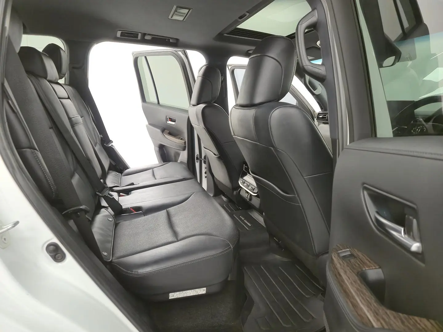 2022 Toyota Landcruiser Gallery Image 17