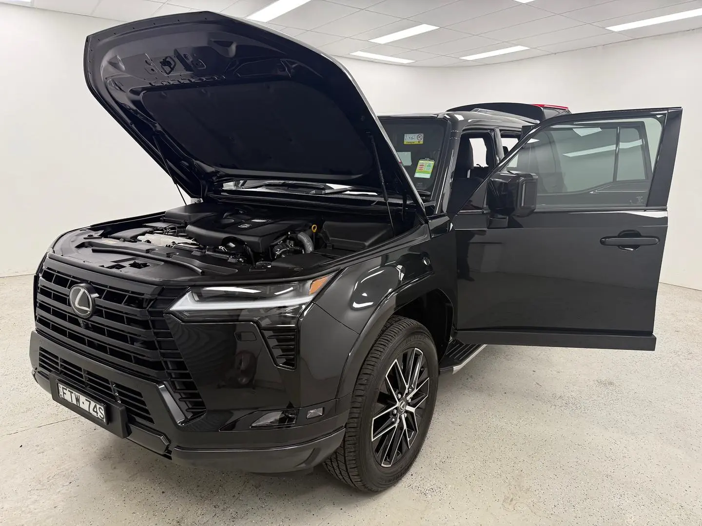 2025 Lexus GX Gallery Image 8