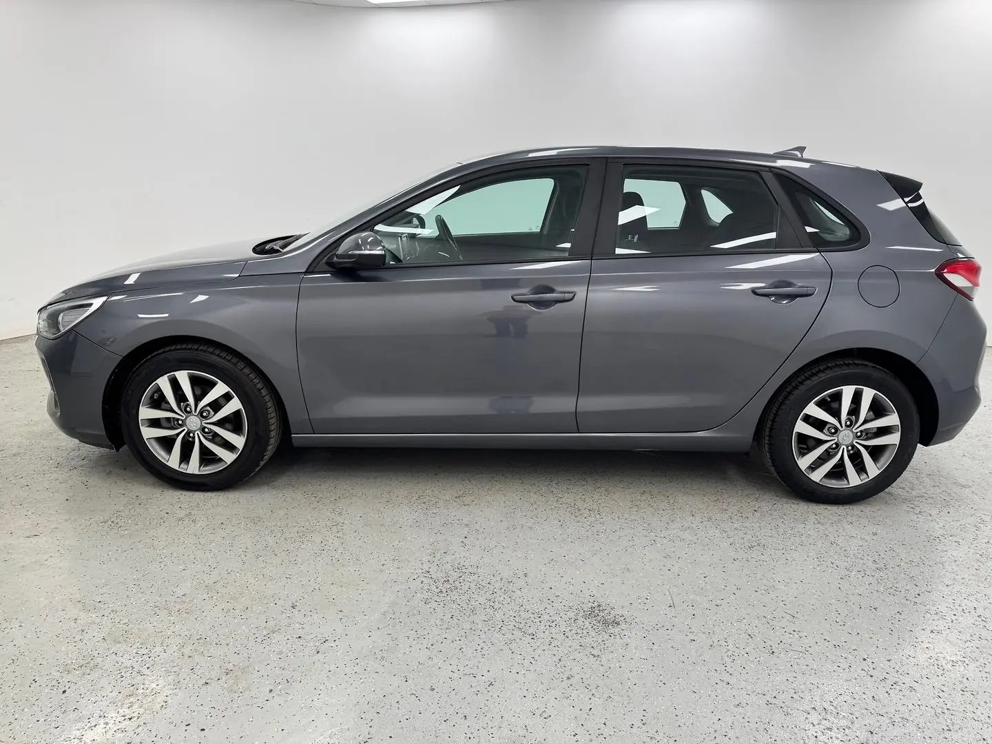 2019 Hyundai i30 Gallery Image 5