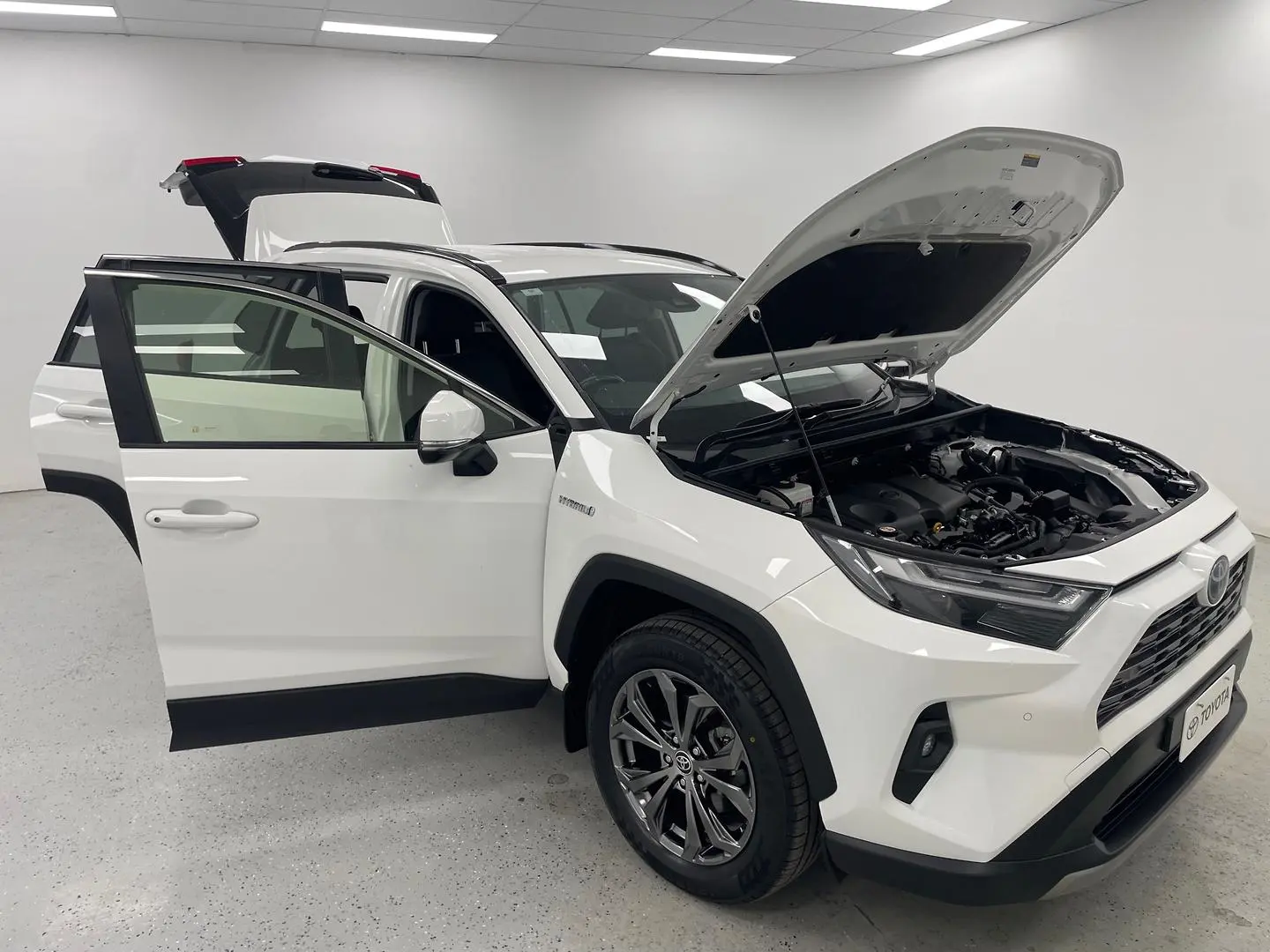 2023 Toyota RAV4 Gallery Image 8