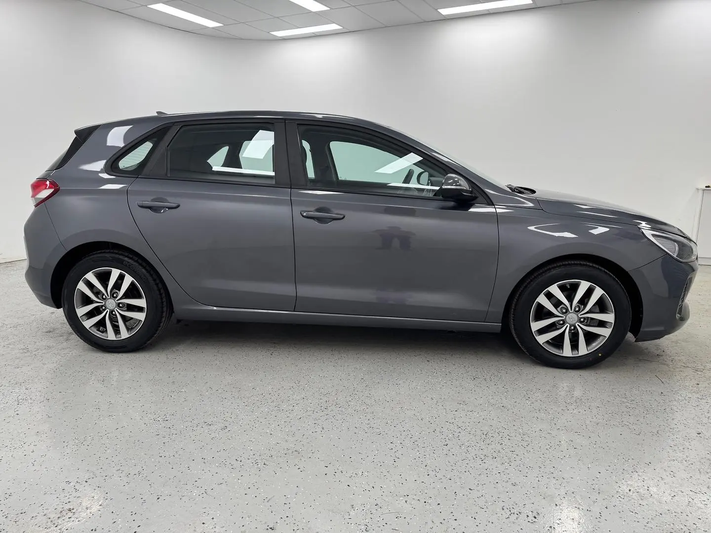2019 Hyundai i30 Gallery Image 2