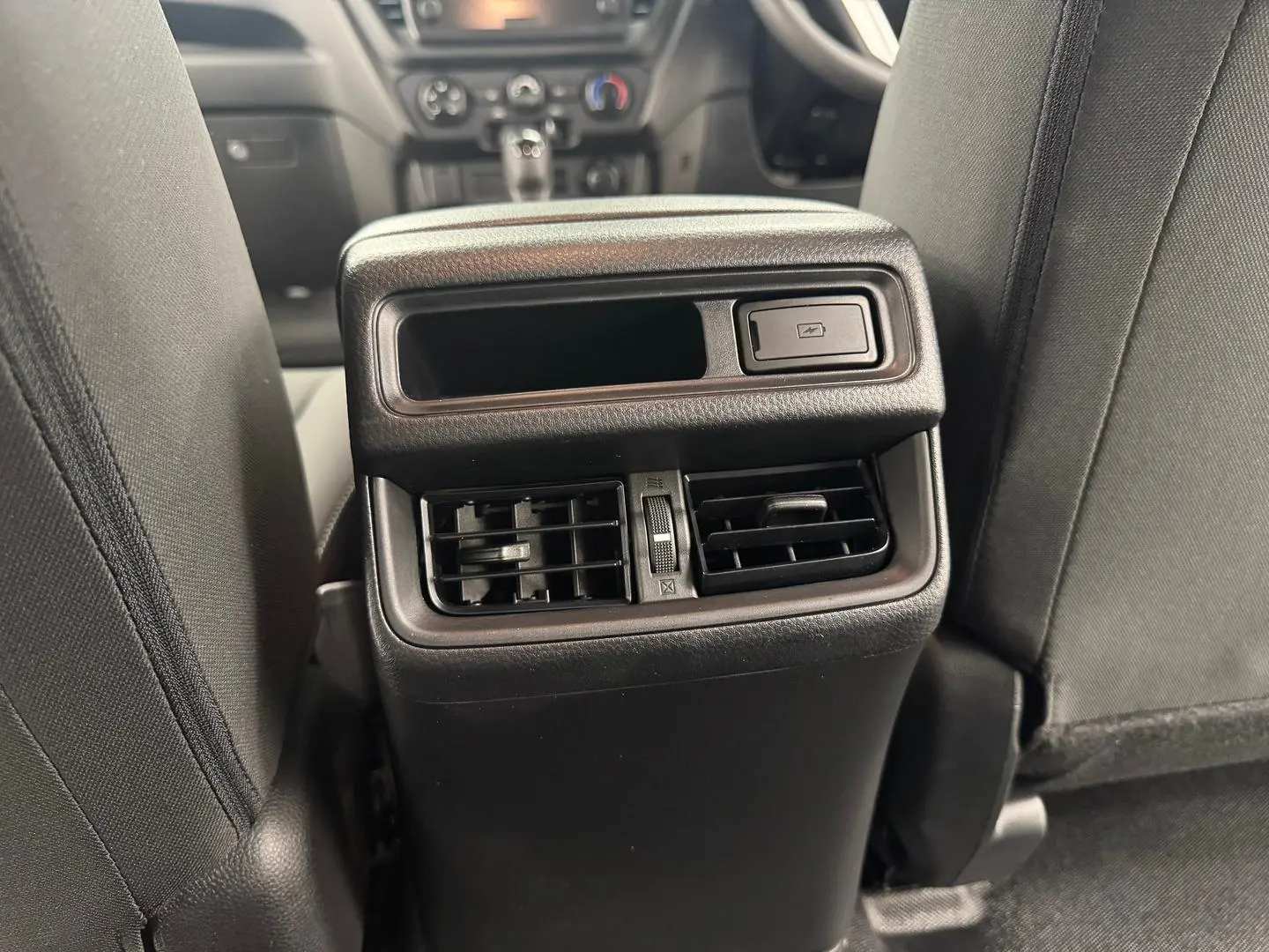 2024 Isuzu D-MAX Gallery Image 29