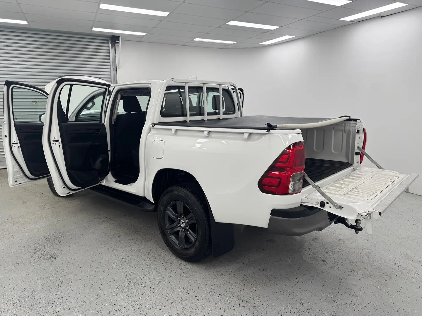 2023 Toyota Hilux Gallery Image 10