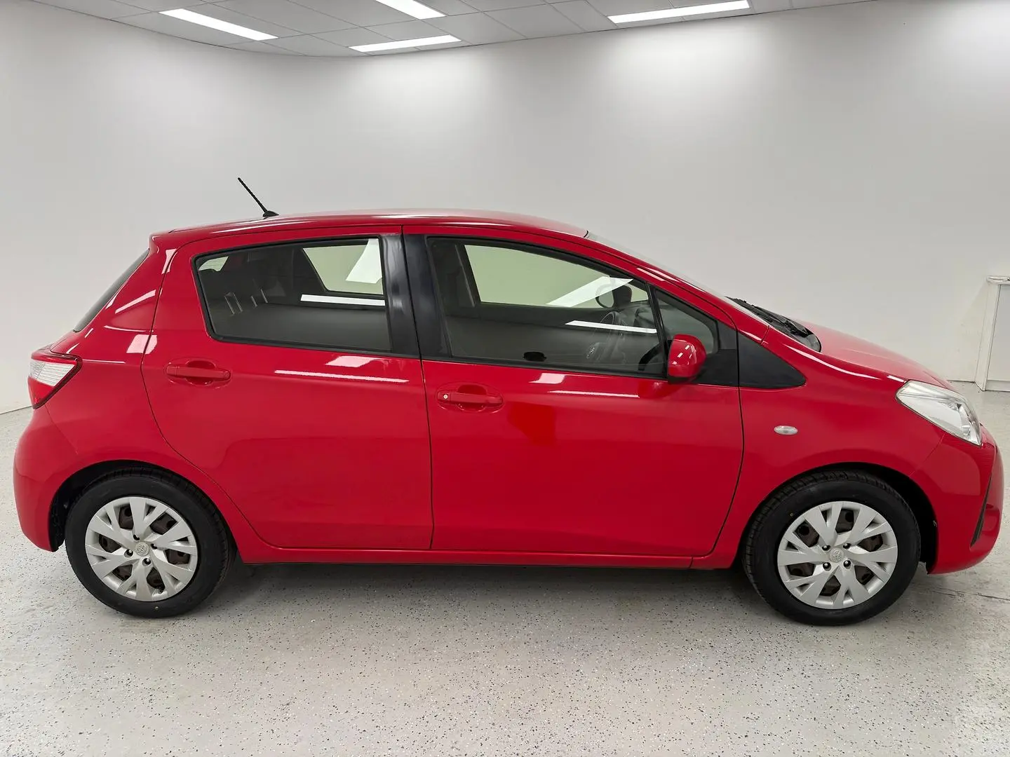 2017 Toyota Yaris Gallery Image 2