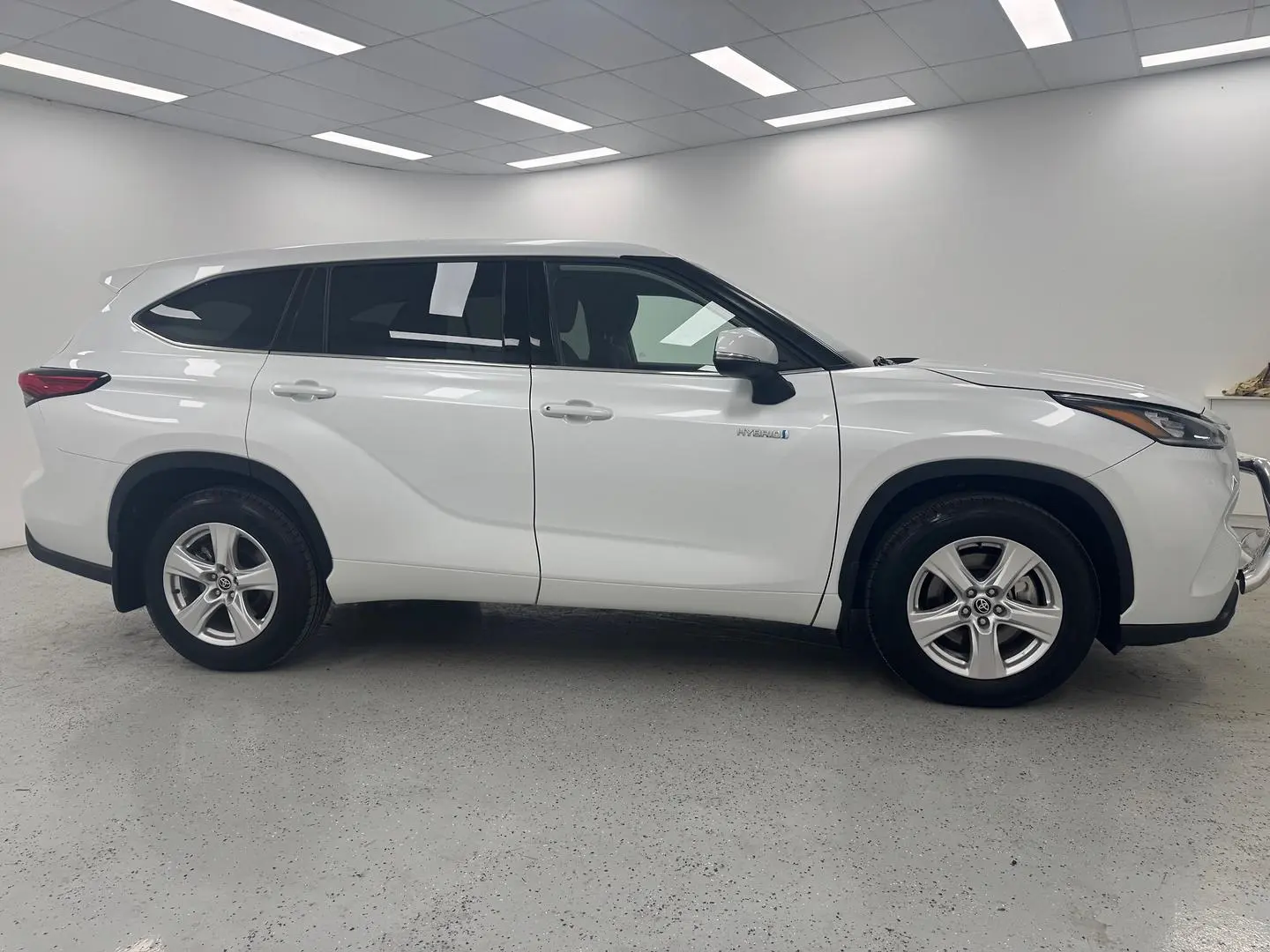 2021 Toyota Kluger Gallery Image 2